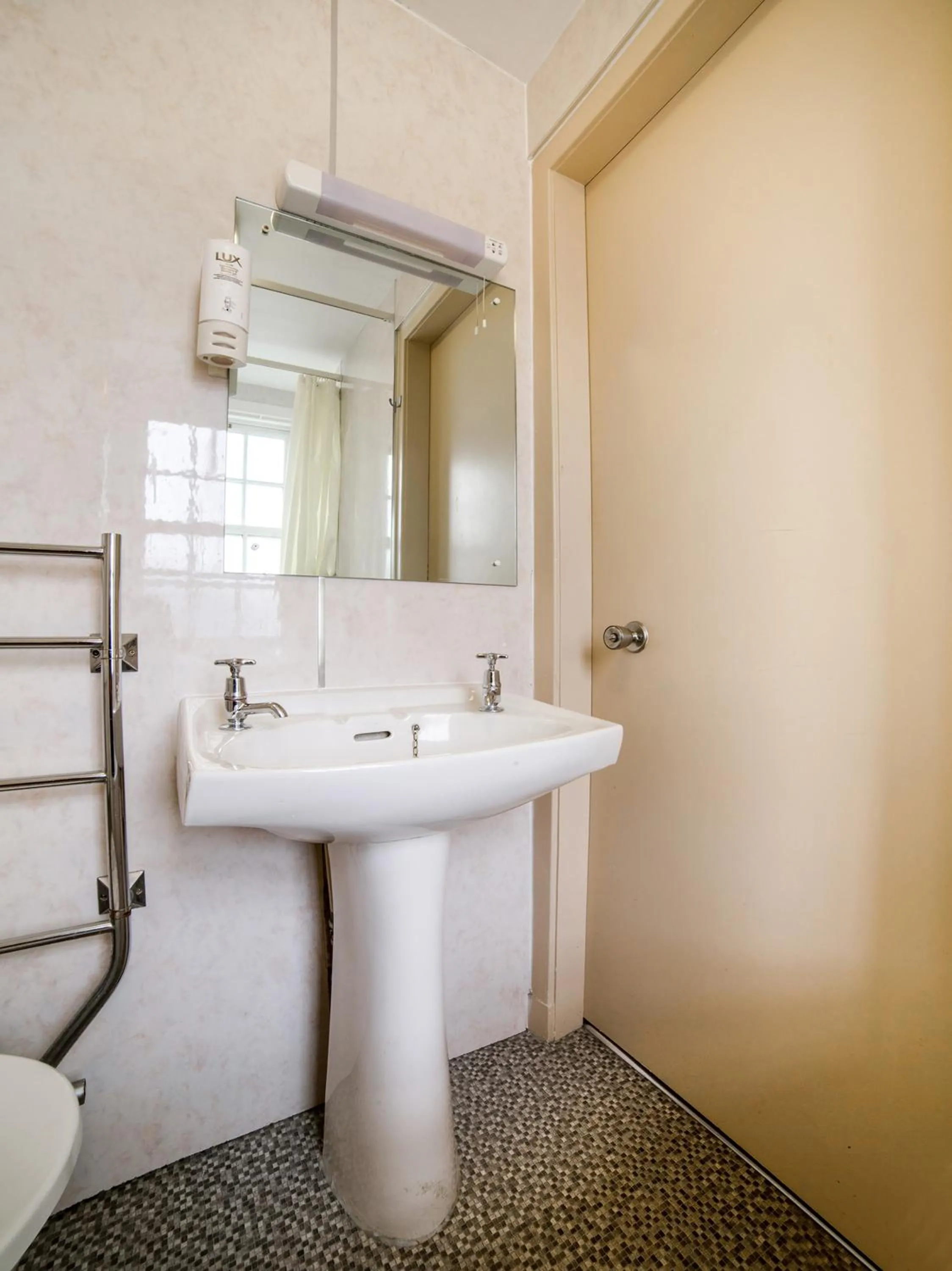 Bathroom in Brentwood Aberdeen City Centre near Union Street