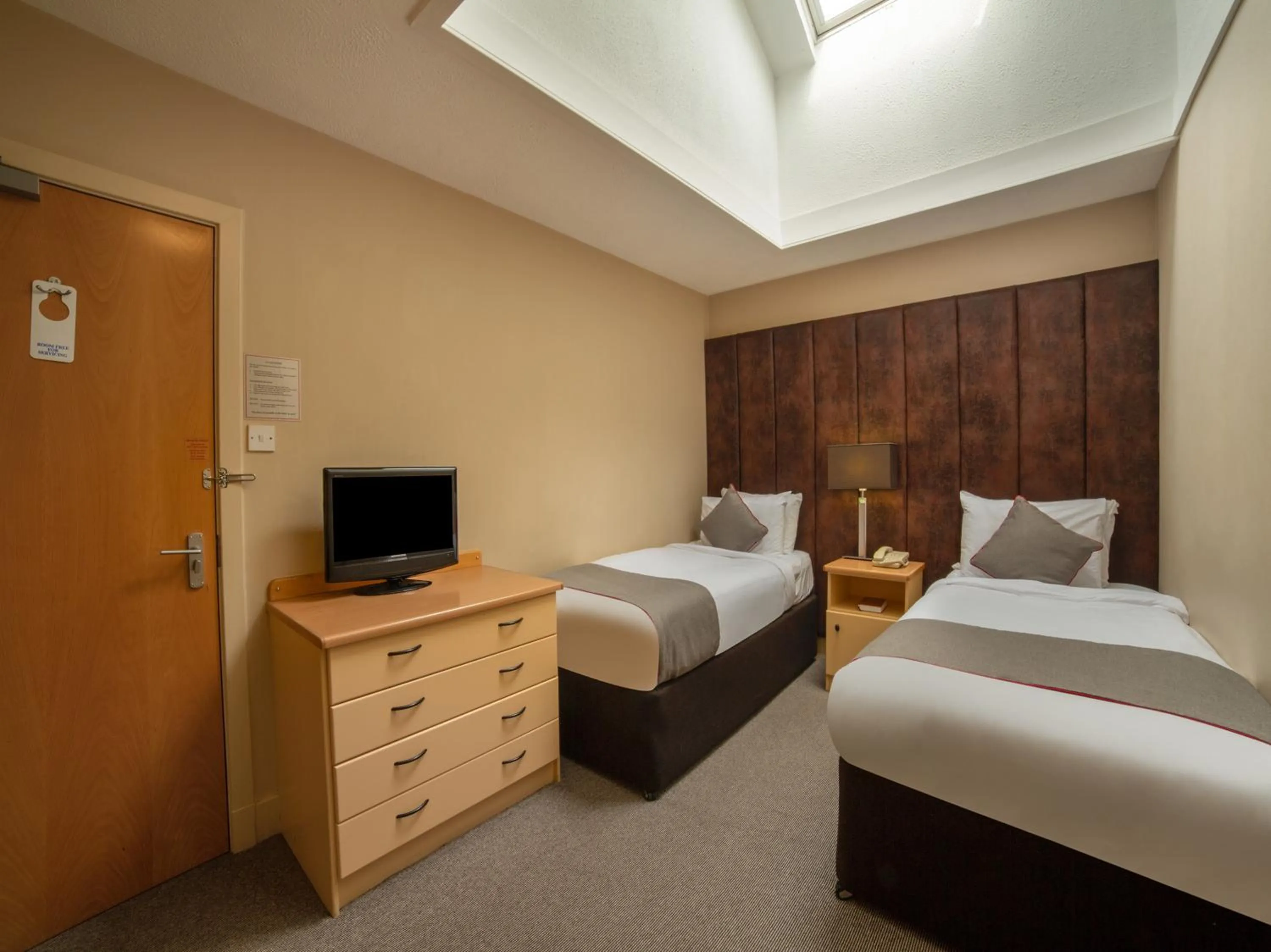 Bedroom, Bed in Brentwood Aberdeen City Centre near Union Street