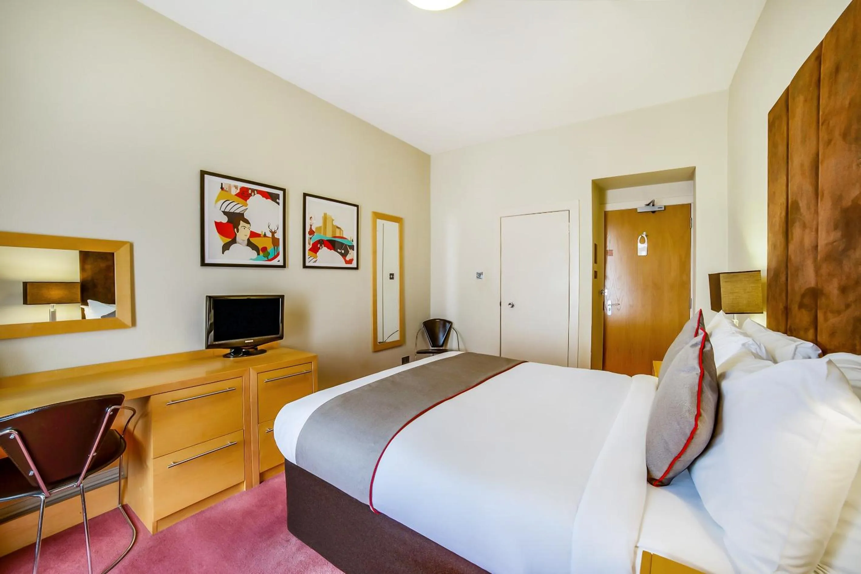 Bedroom, Bed in Brentwood Aberdeen City Centre near Union Street