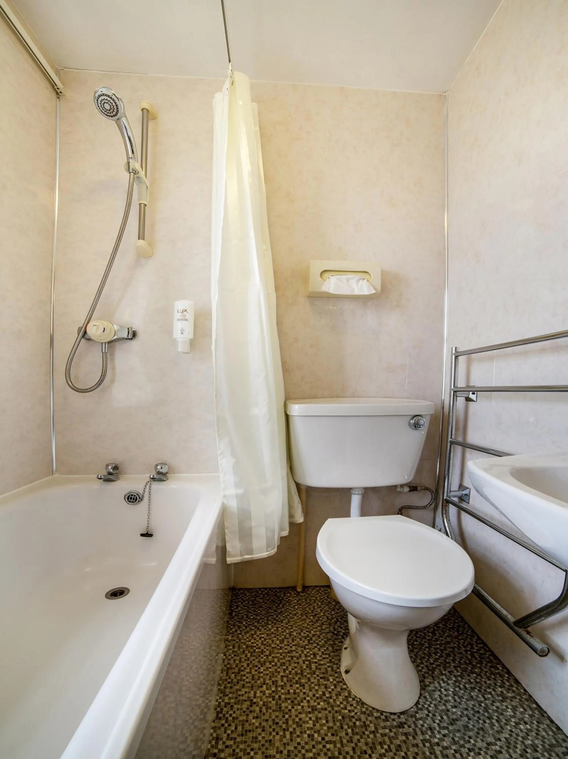 Bathroom in Brentwood Aberdeen City Centre near Union Street