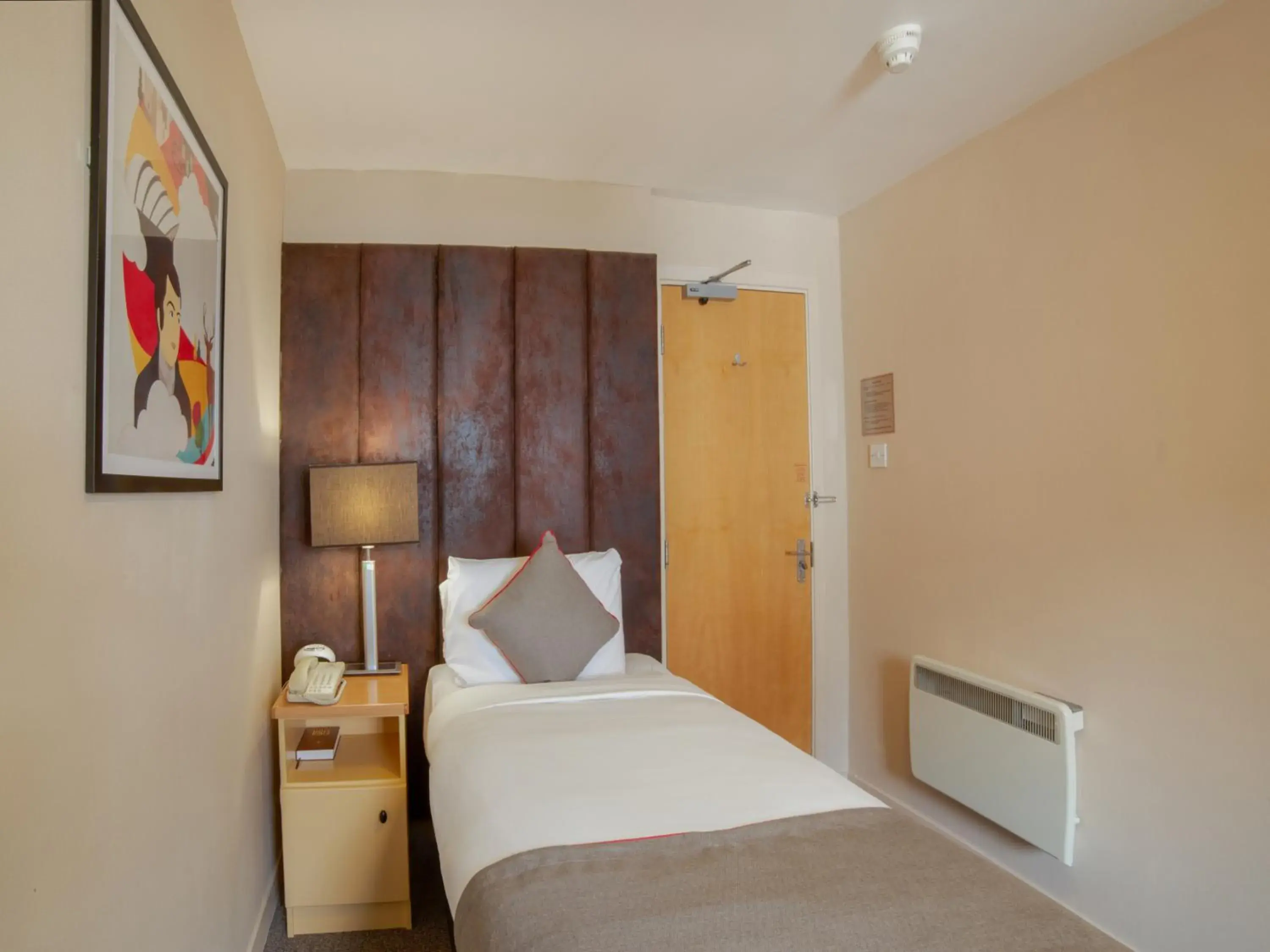 Standard Single Room in Brentwood Aberdeen City Centre near Union Street Standard Single Room in Brentwood Aberdeen City Centre near Union Street