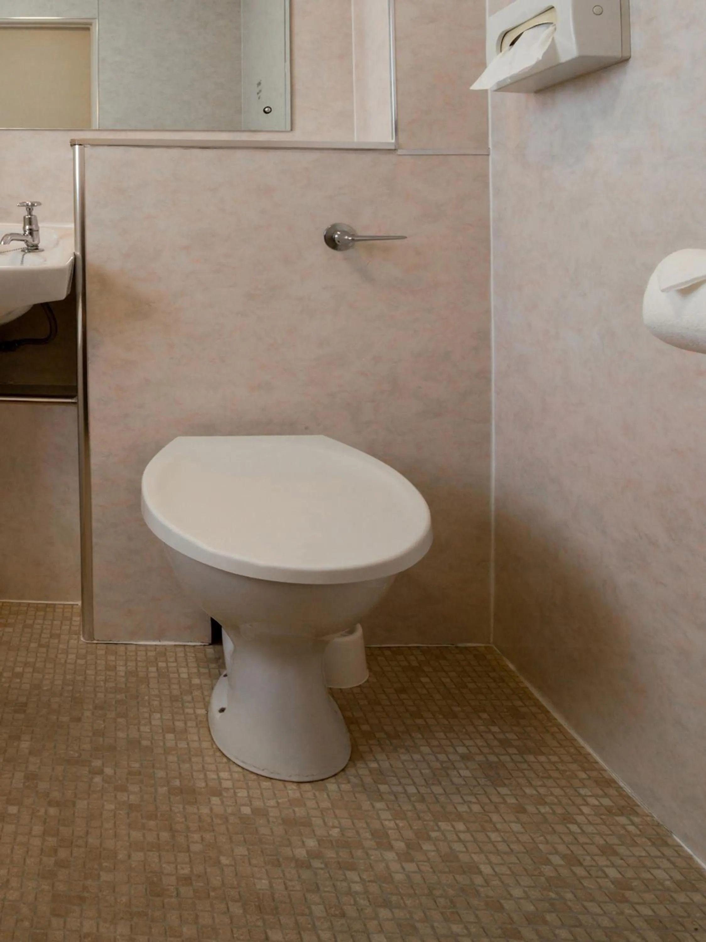 Bathroom in Brentwood Aberdeen City Centre near Union Street