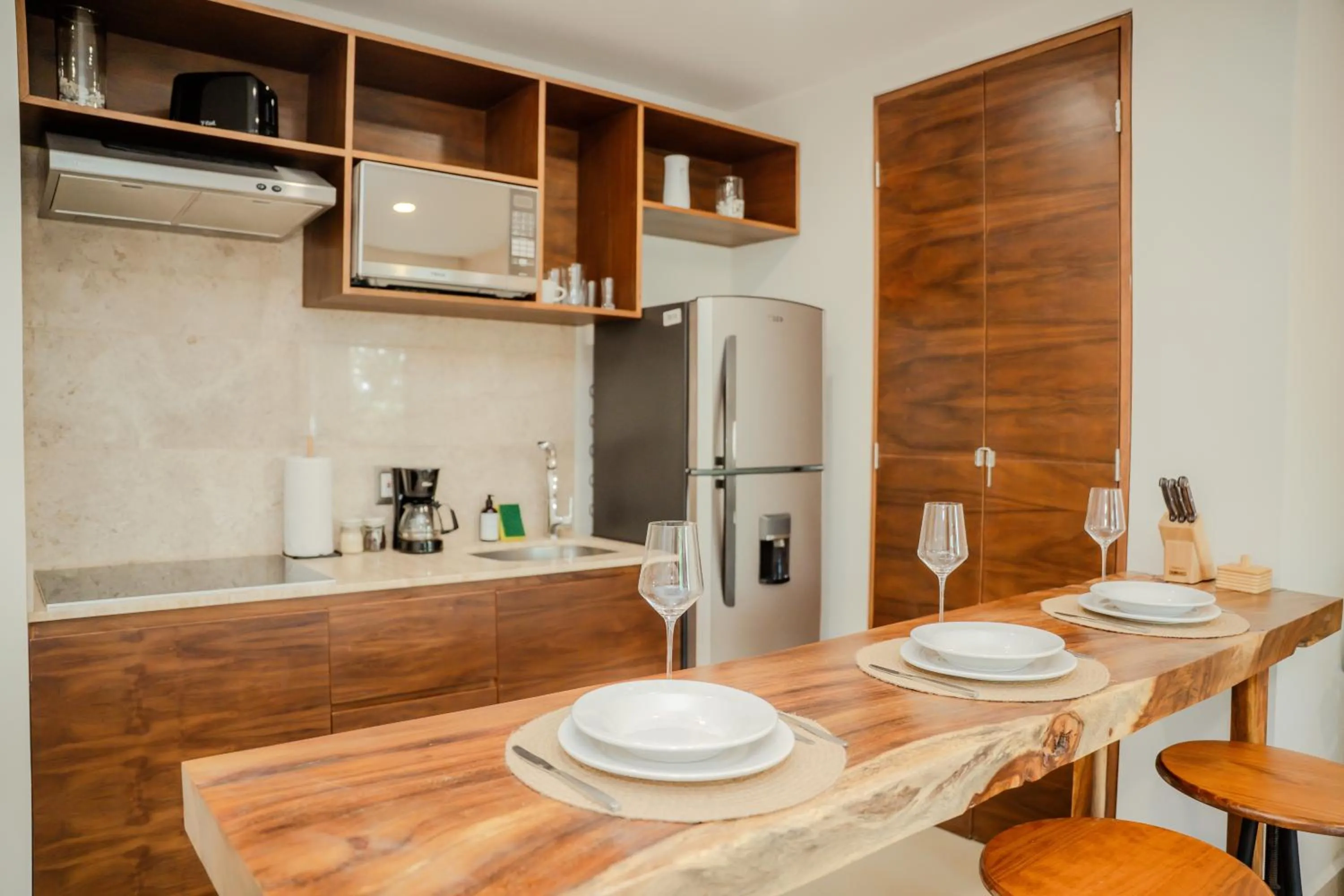 Dining area in The Garden Residences by Casago