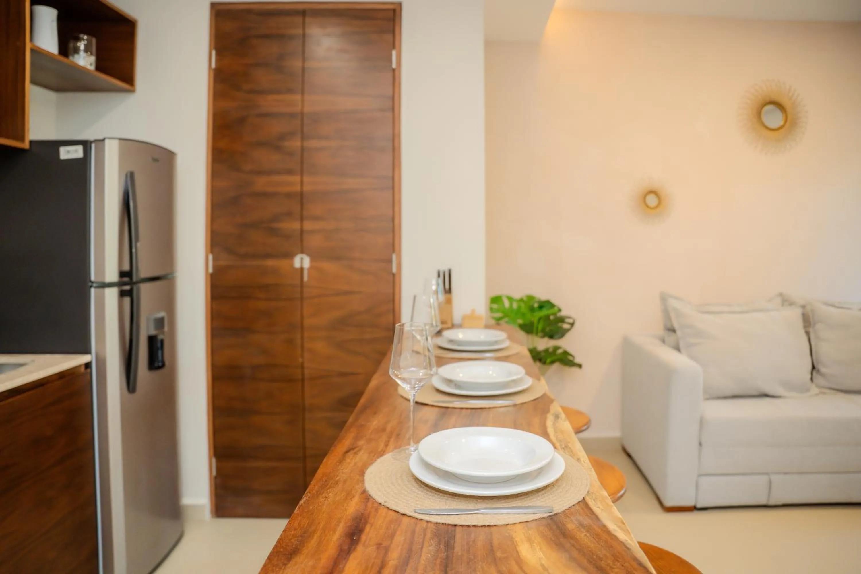 Dining area in The Garden Residences by Casago