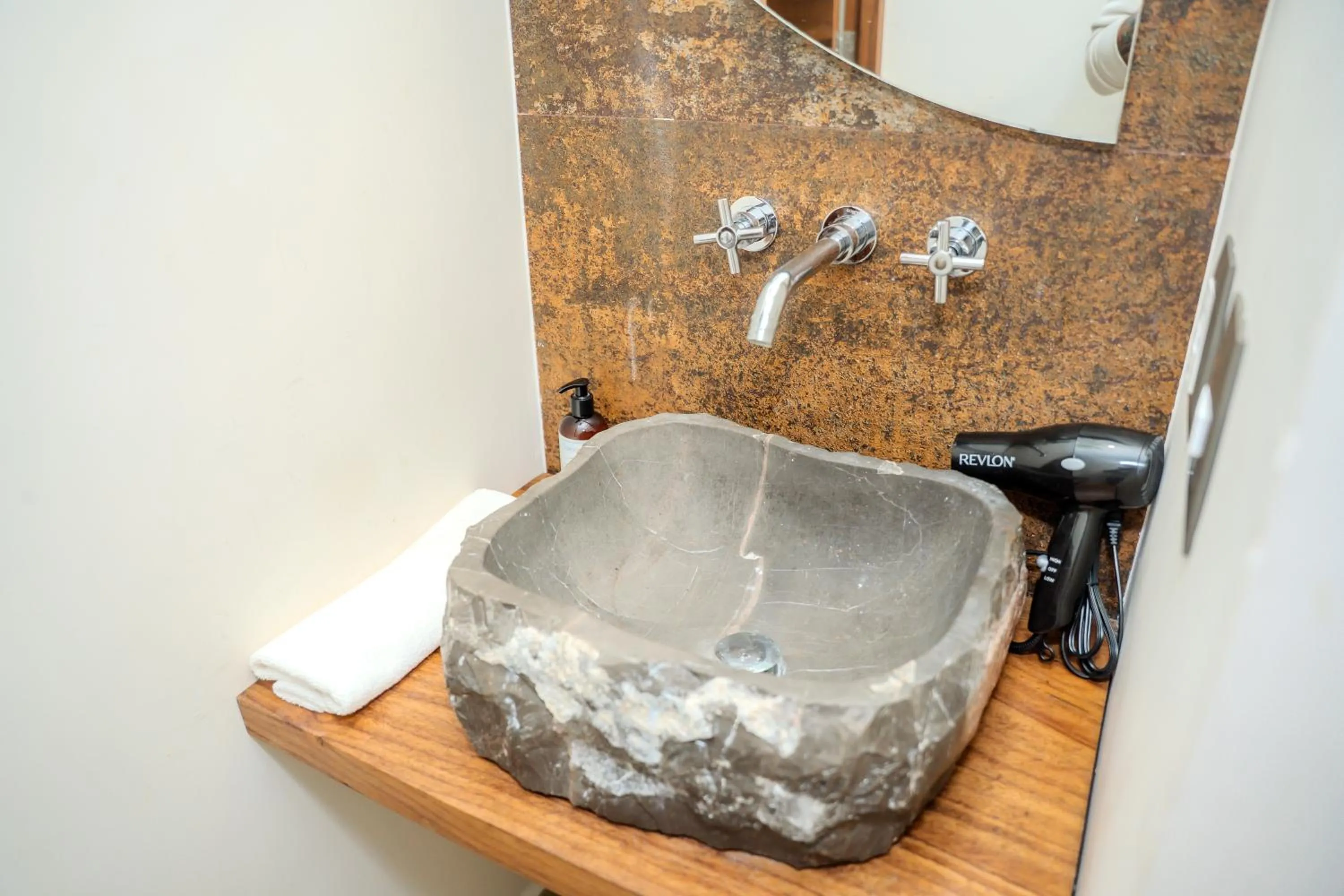 Bathroom in The Garden Residences by Casago
