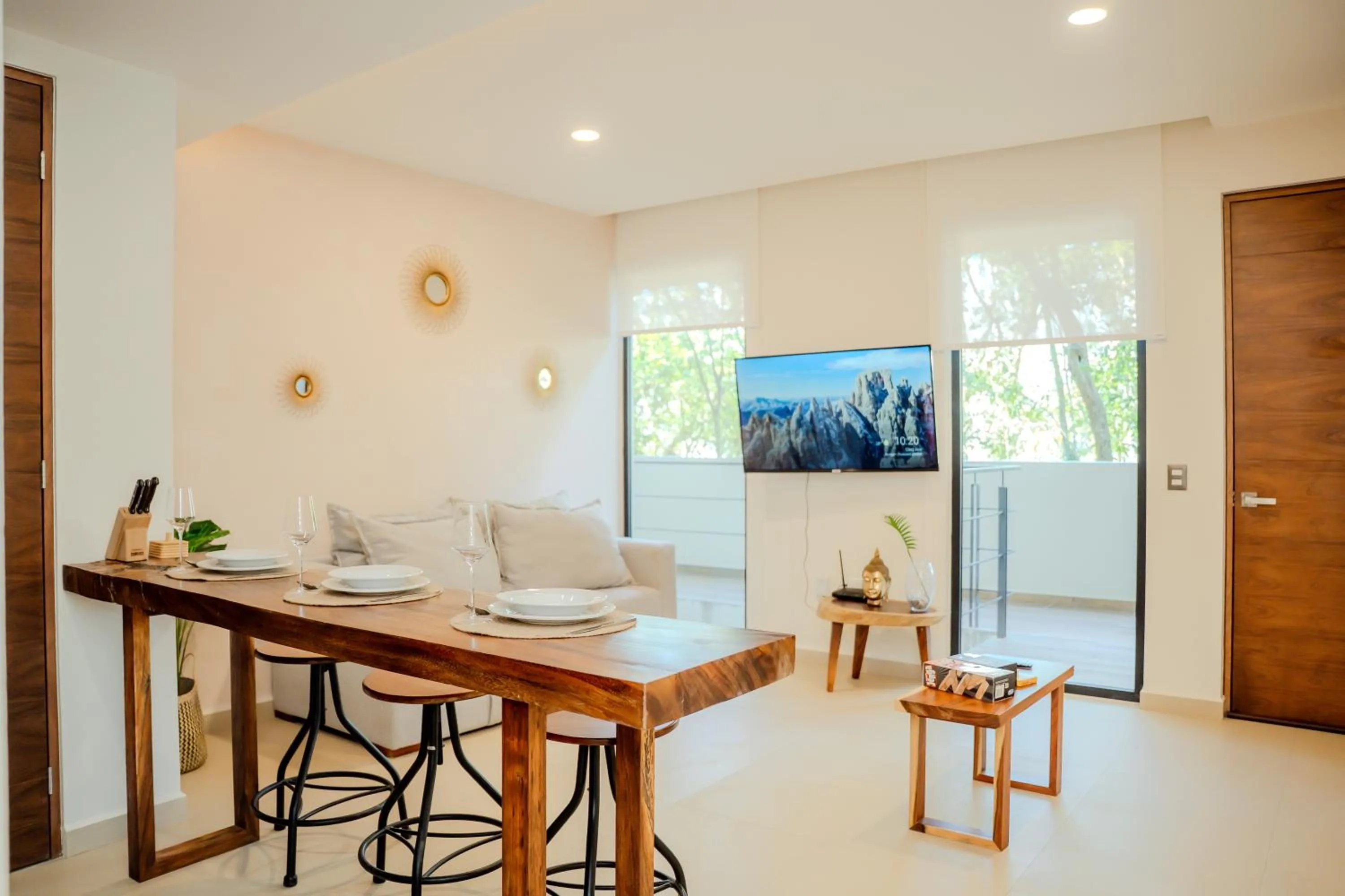Dining area in The Garden Residences by Casago