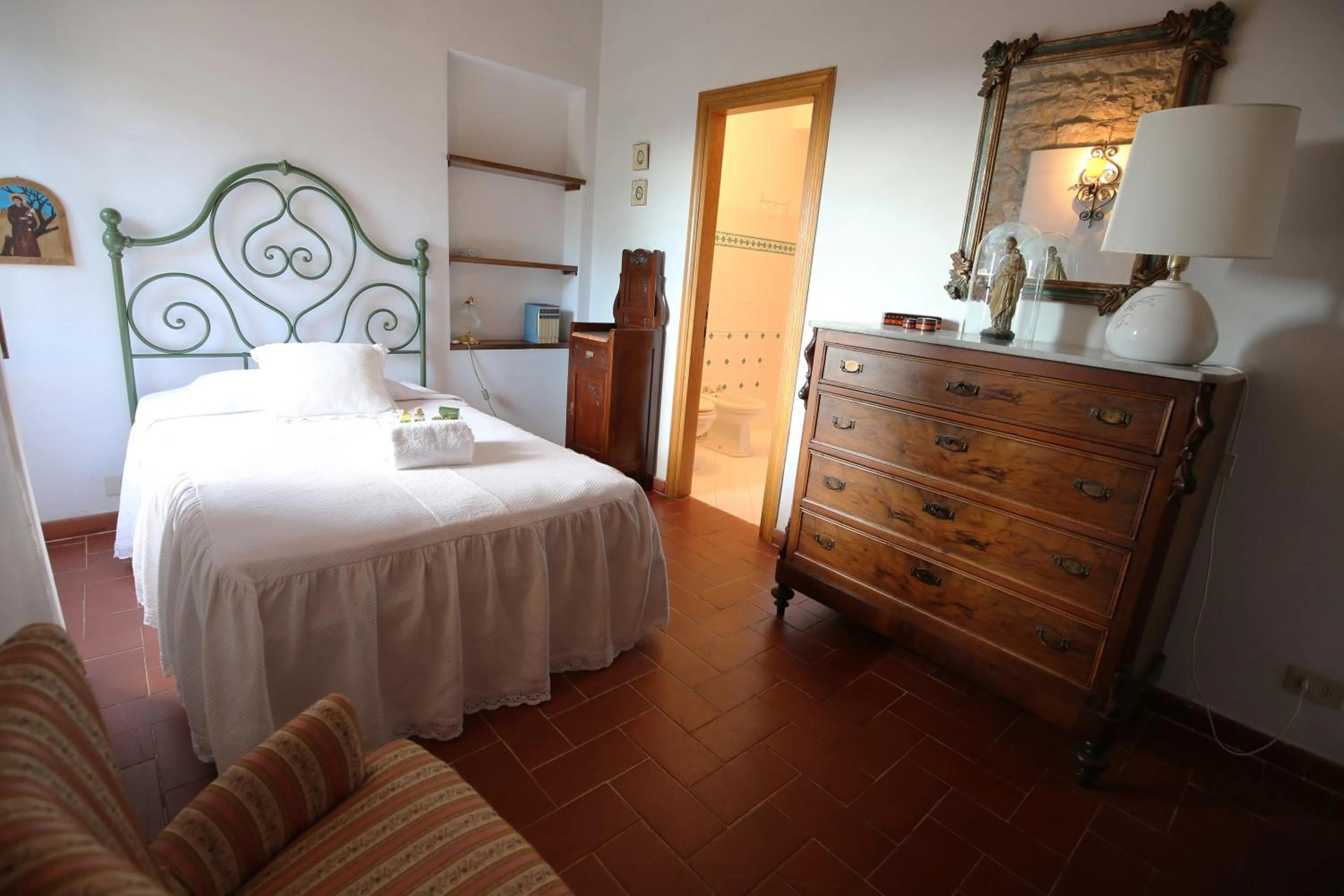 Photo of the whole room, Bed in Residenza Santa Maria In Borraccia