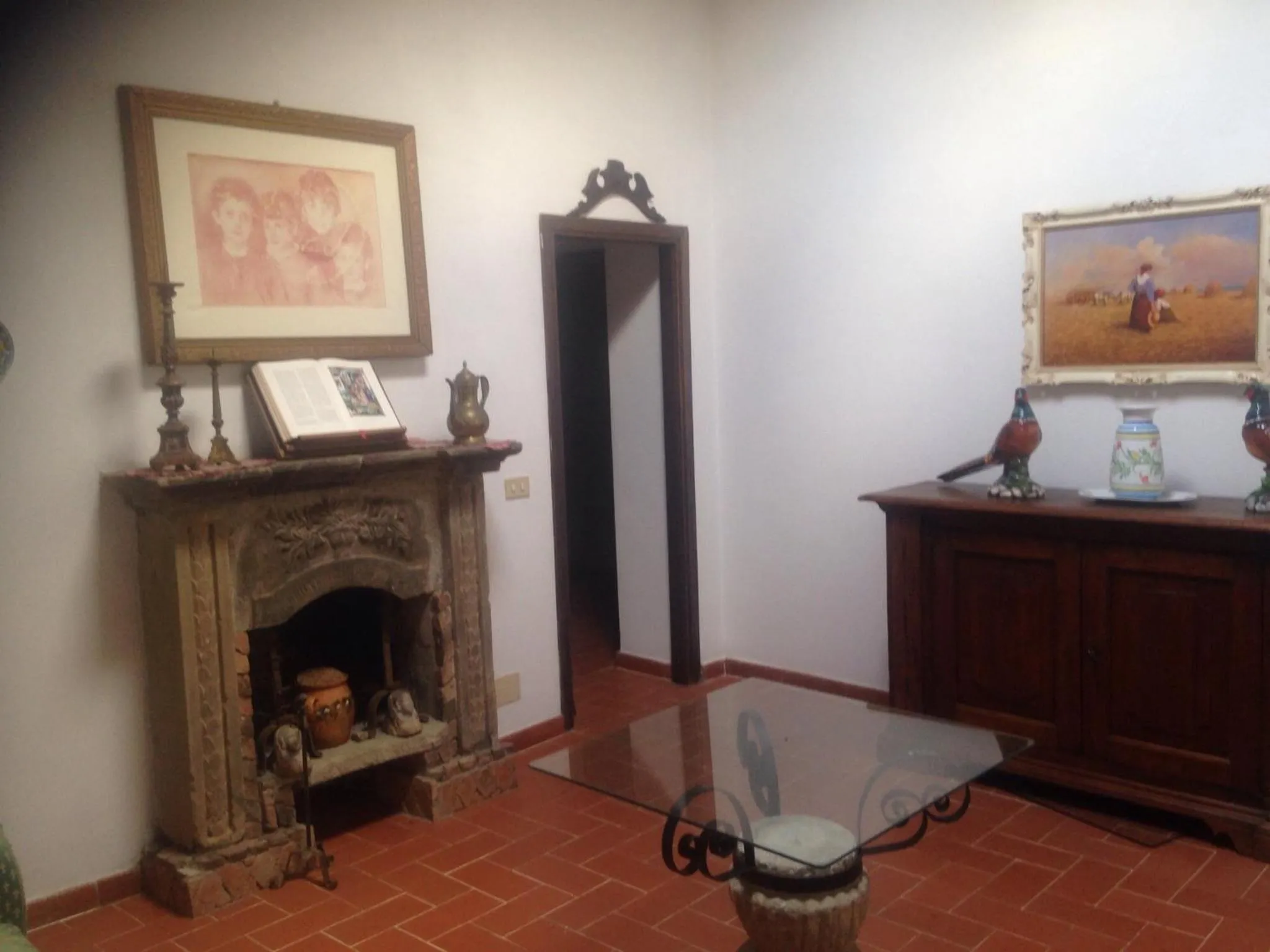 Decorative detail in Residenza Santa Maria In Borraccia