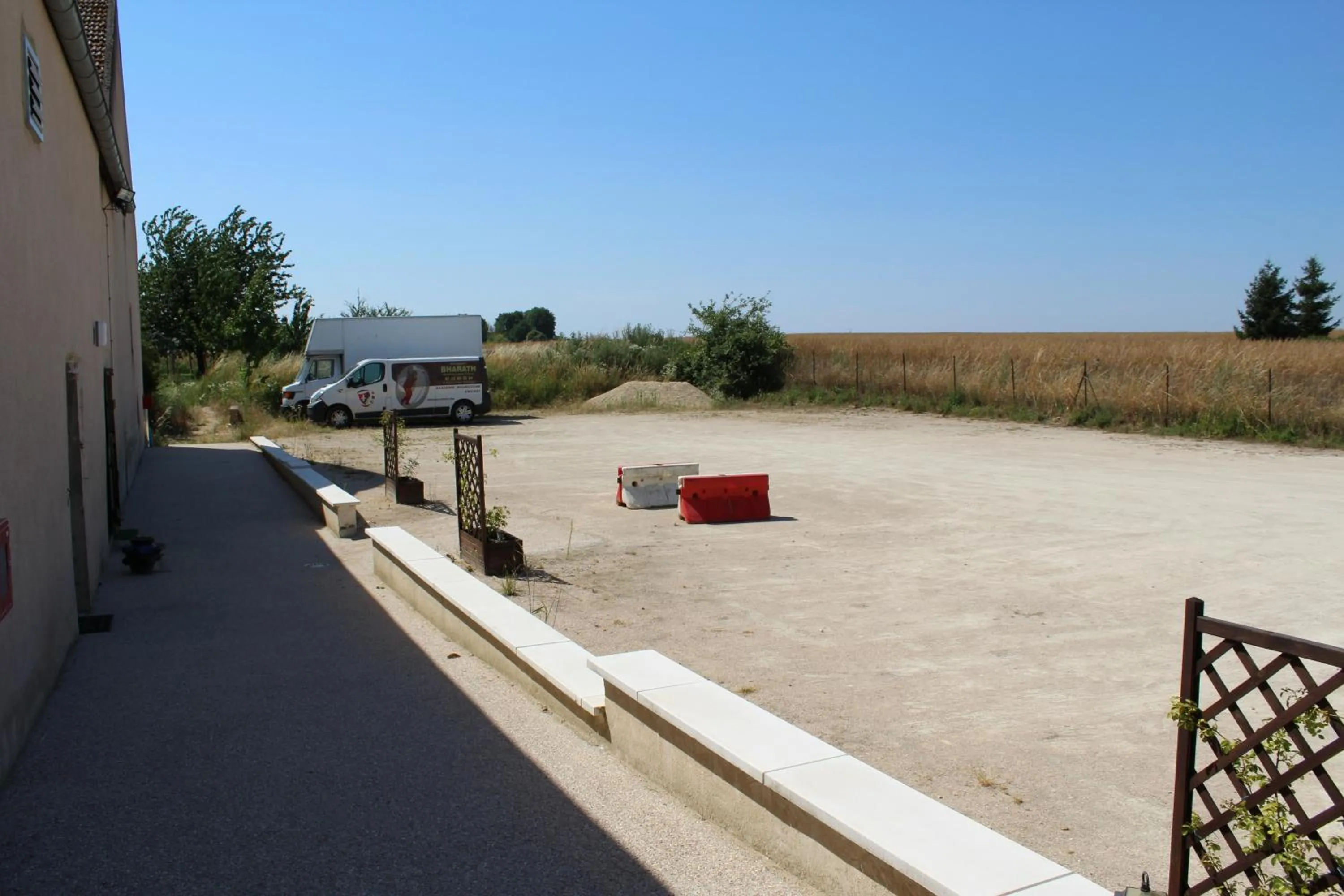Facade/entrance in Le Fauverney Lodge