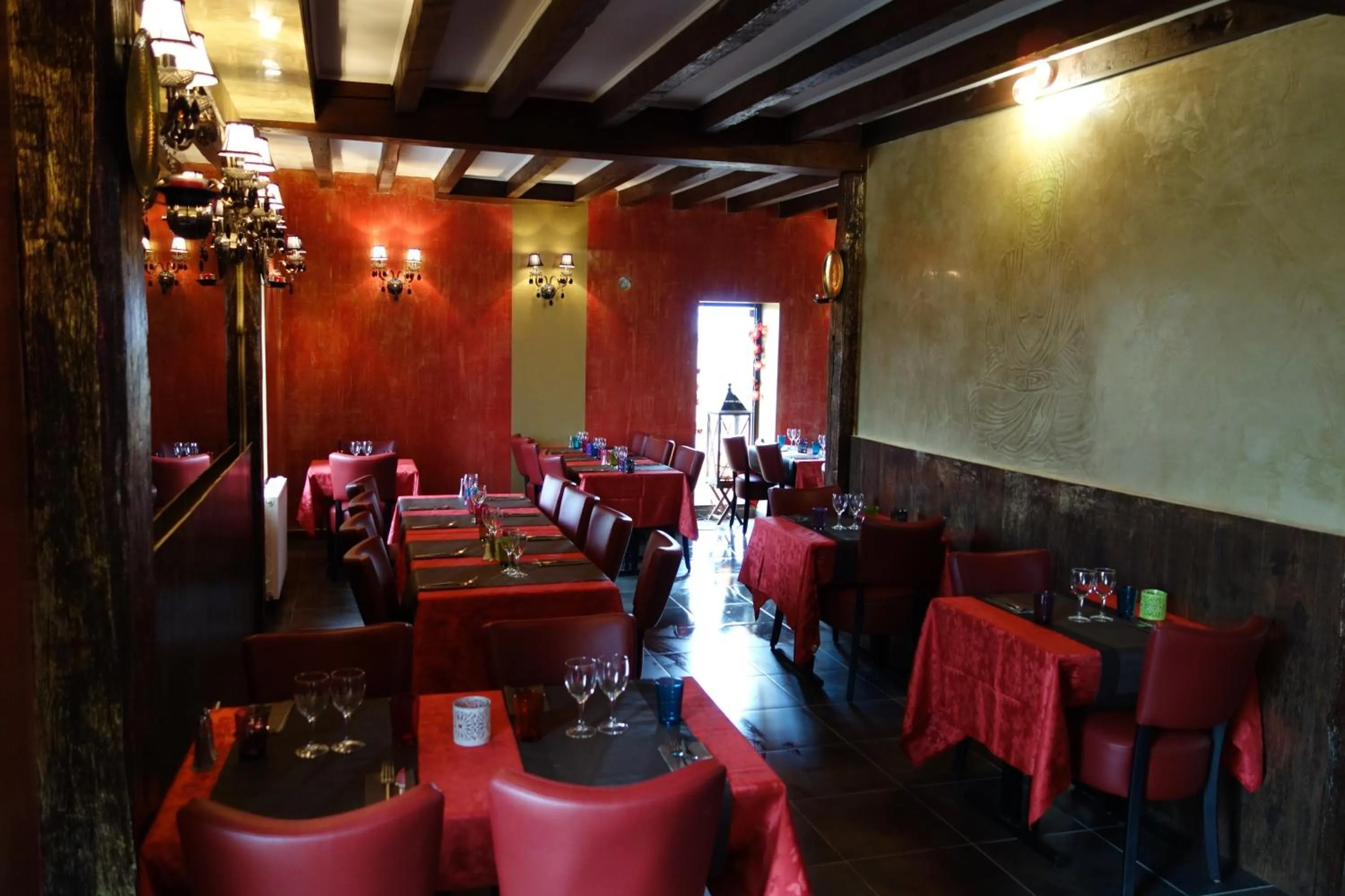 Restaurant/places to eat in Le Fauverney Lodge