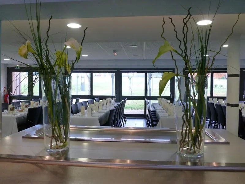 Restaurant/places to eat in Domaine d'Ariane