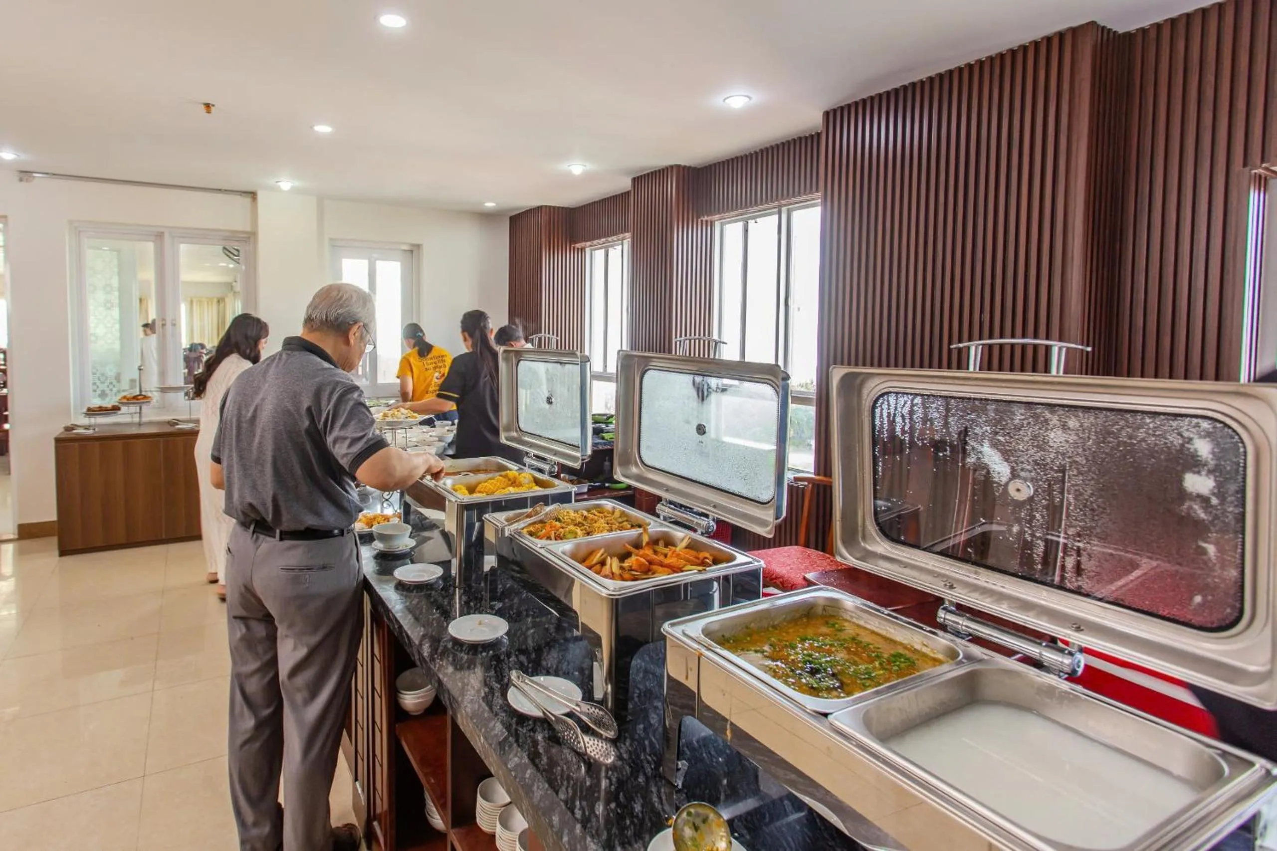 Restaurant/places to eat in Seavitel Danang Beach Hotel