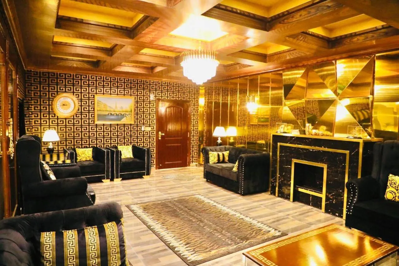 Royal Mansion Hotel