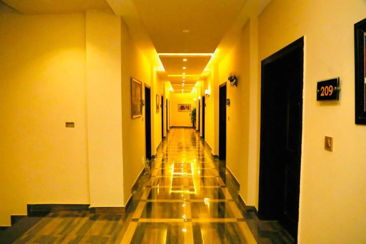 Royal Mansion Hotel