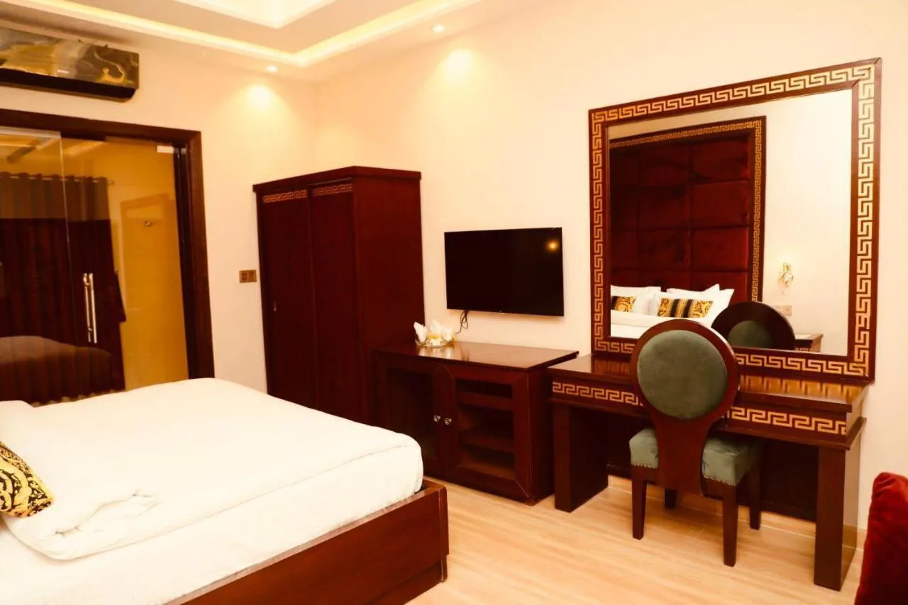 Royal Mansion Hotel