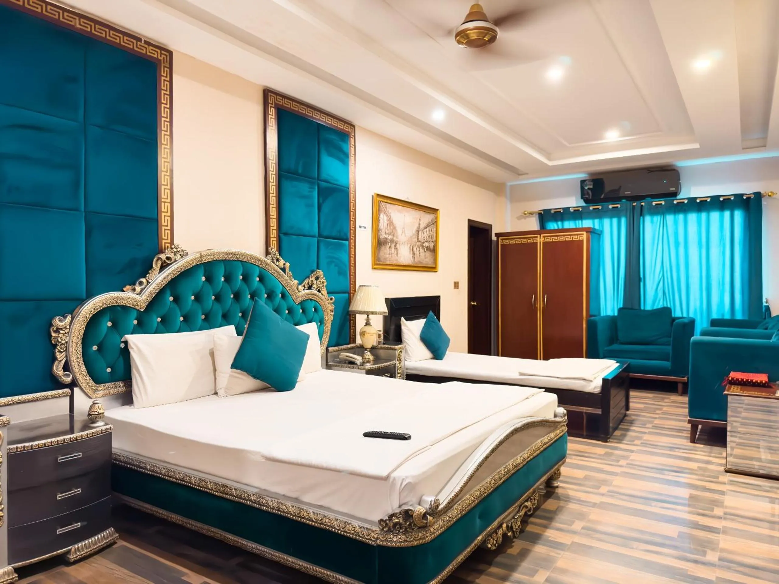 Royal Mansion Hotel