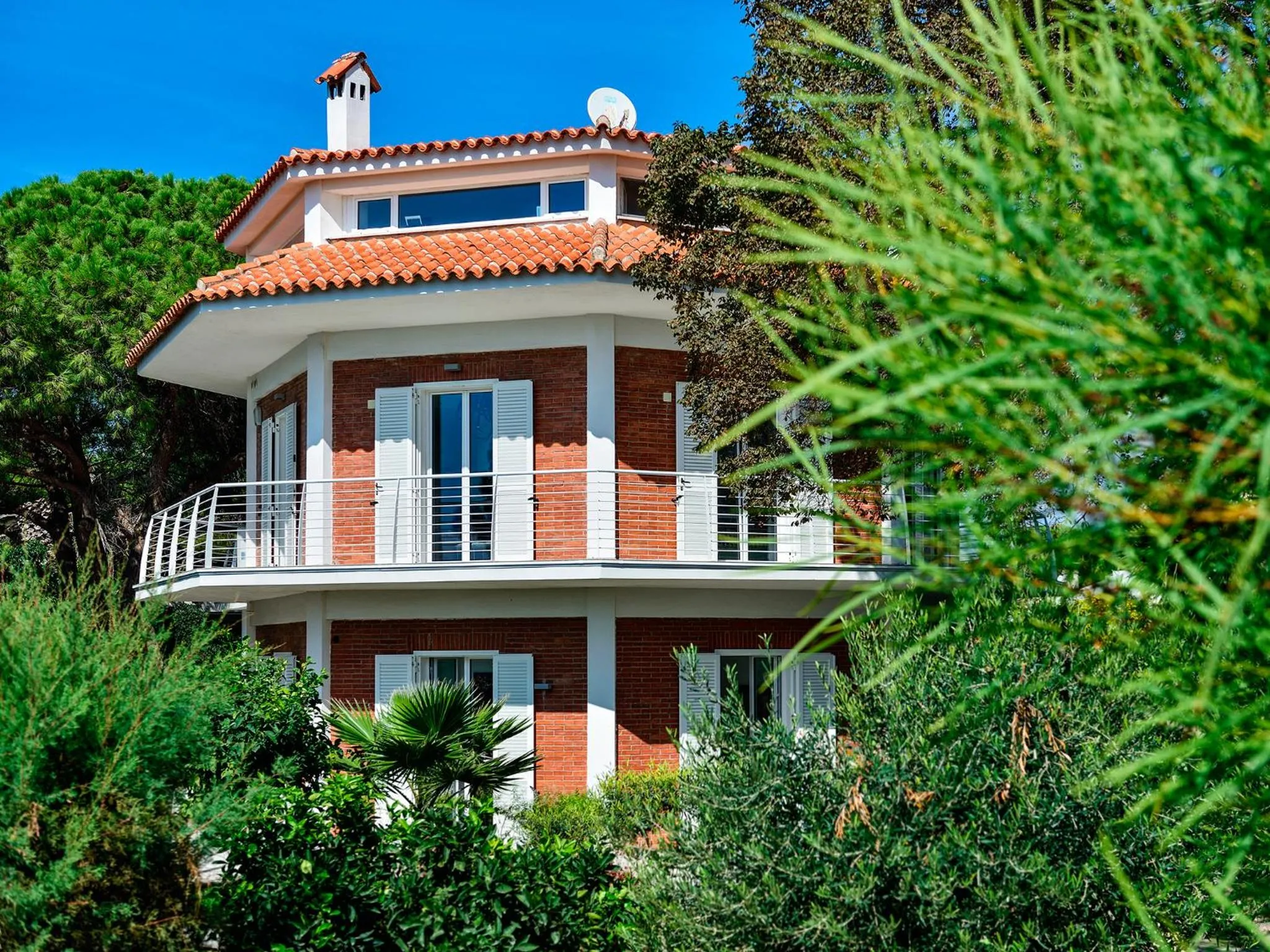 Property building in Farosardo