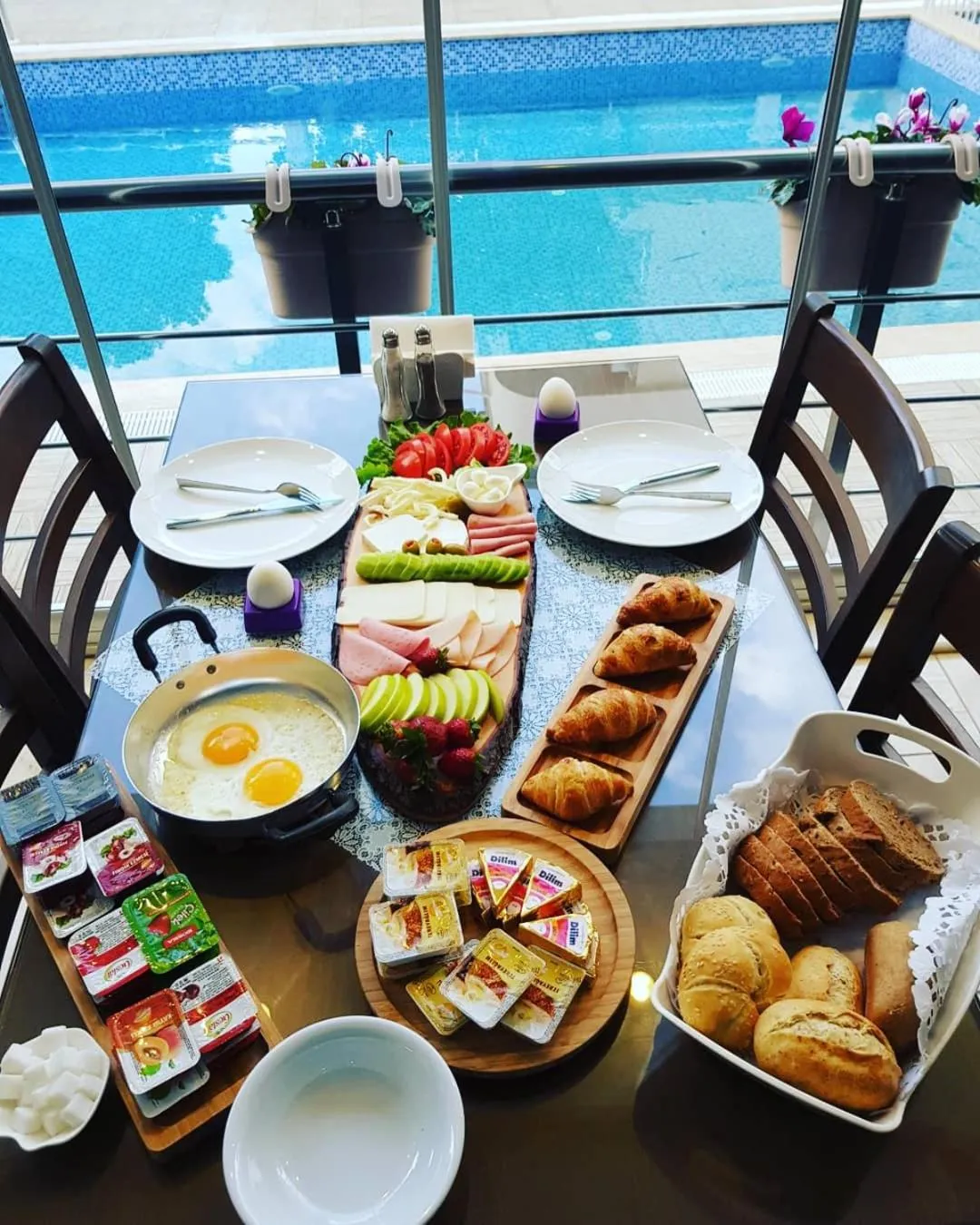 Food in Güden-Pearl