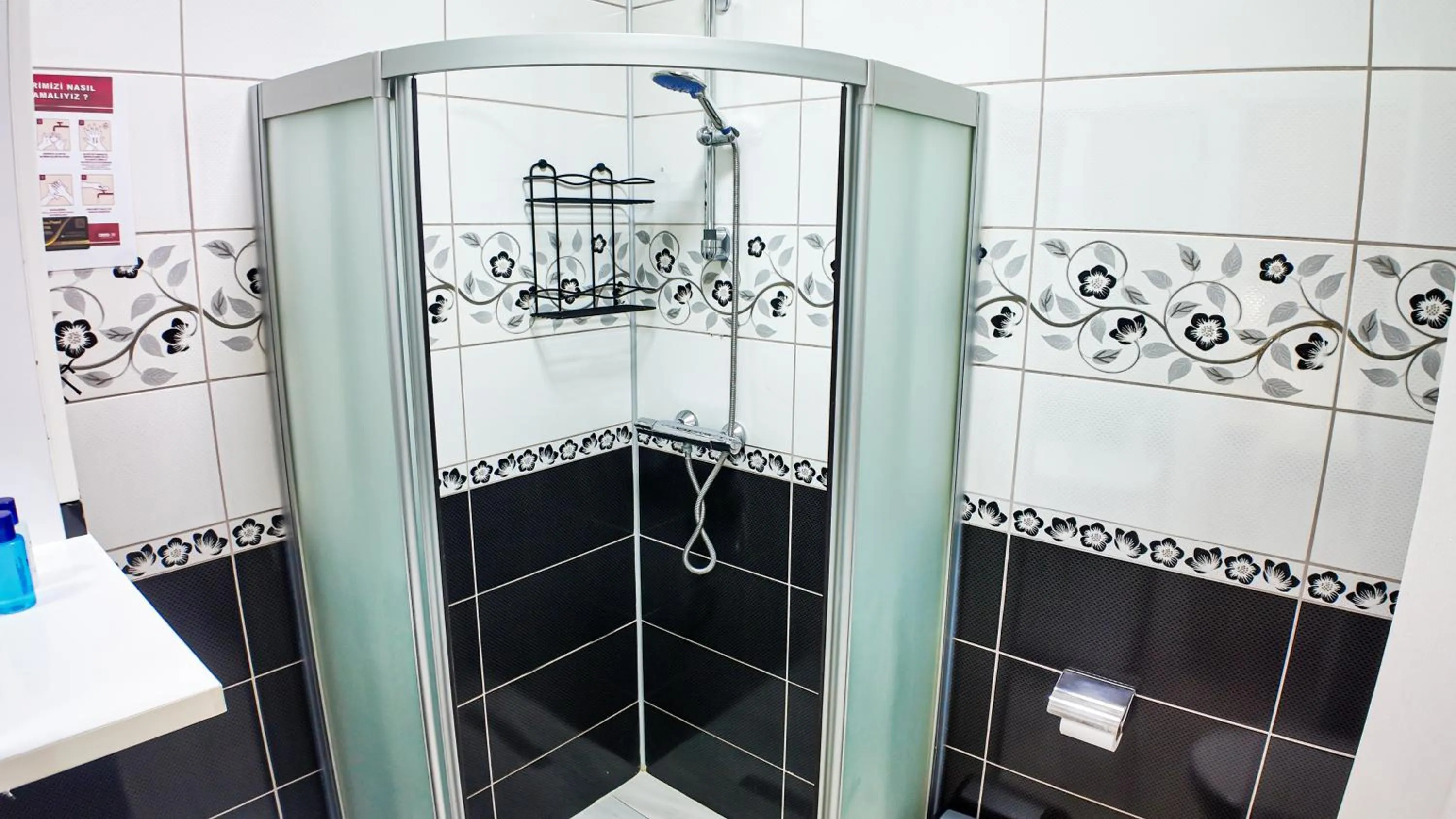 Shower in Güden-Pearl