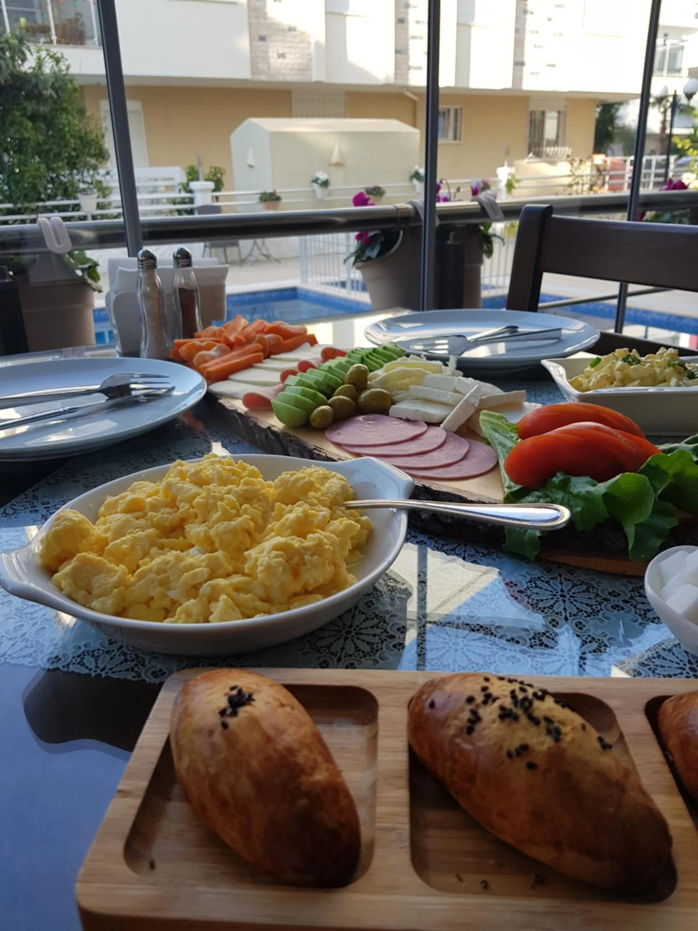 Food in Güden-Pearl