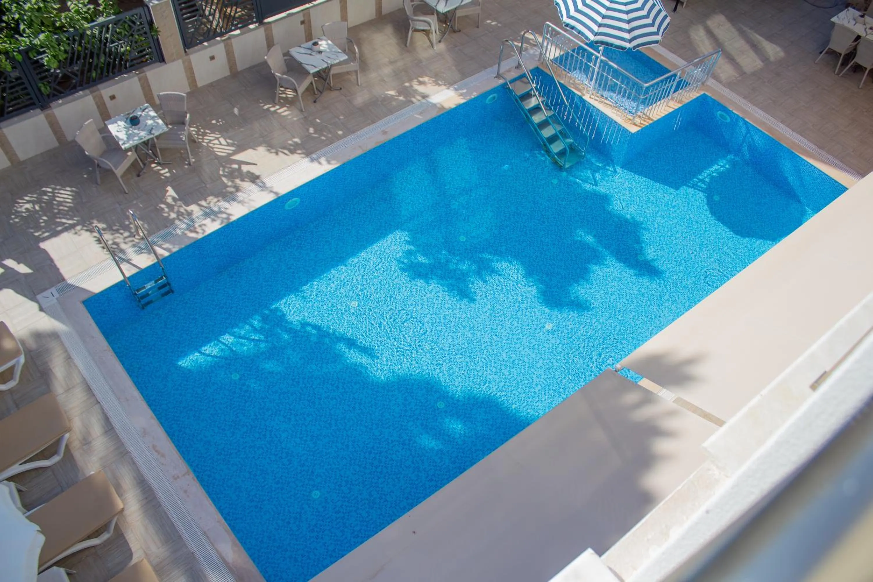 Pool view in Güden-Pearl