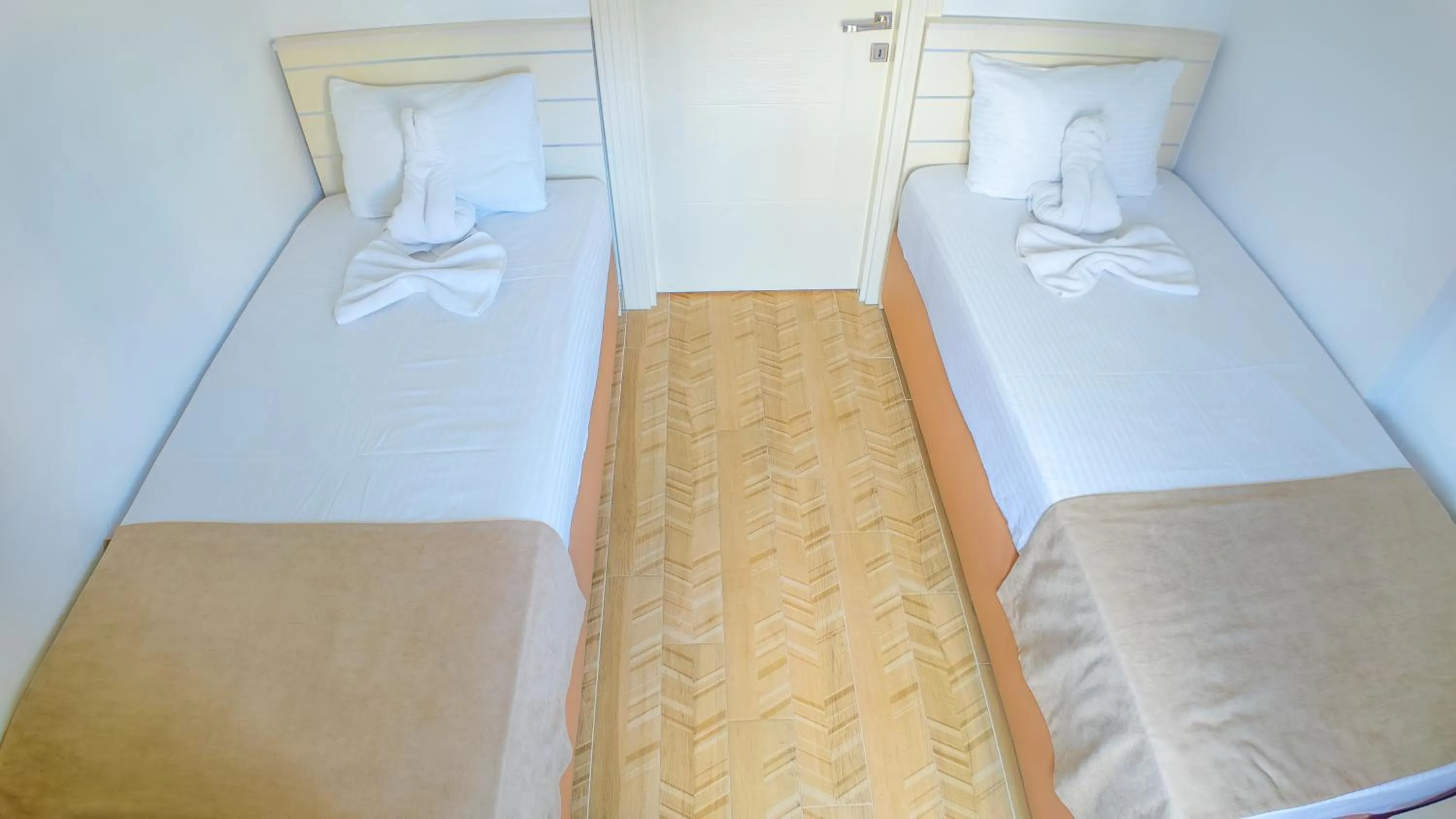 Bedroom, Bed in Güden-Pearl