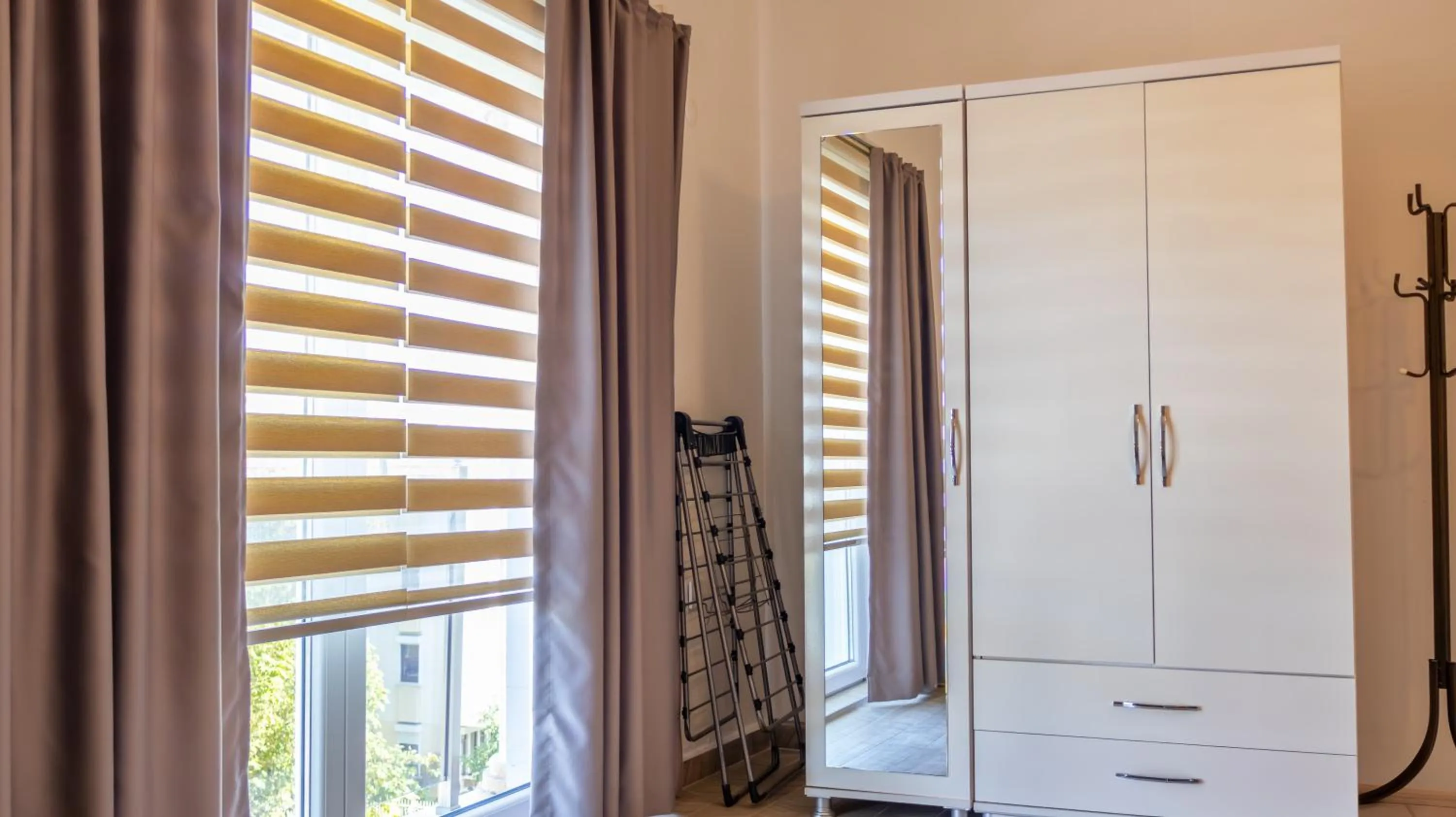 wardrobe in Güden-Pearl