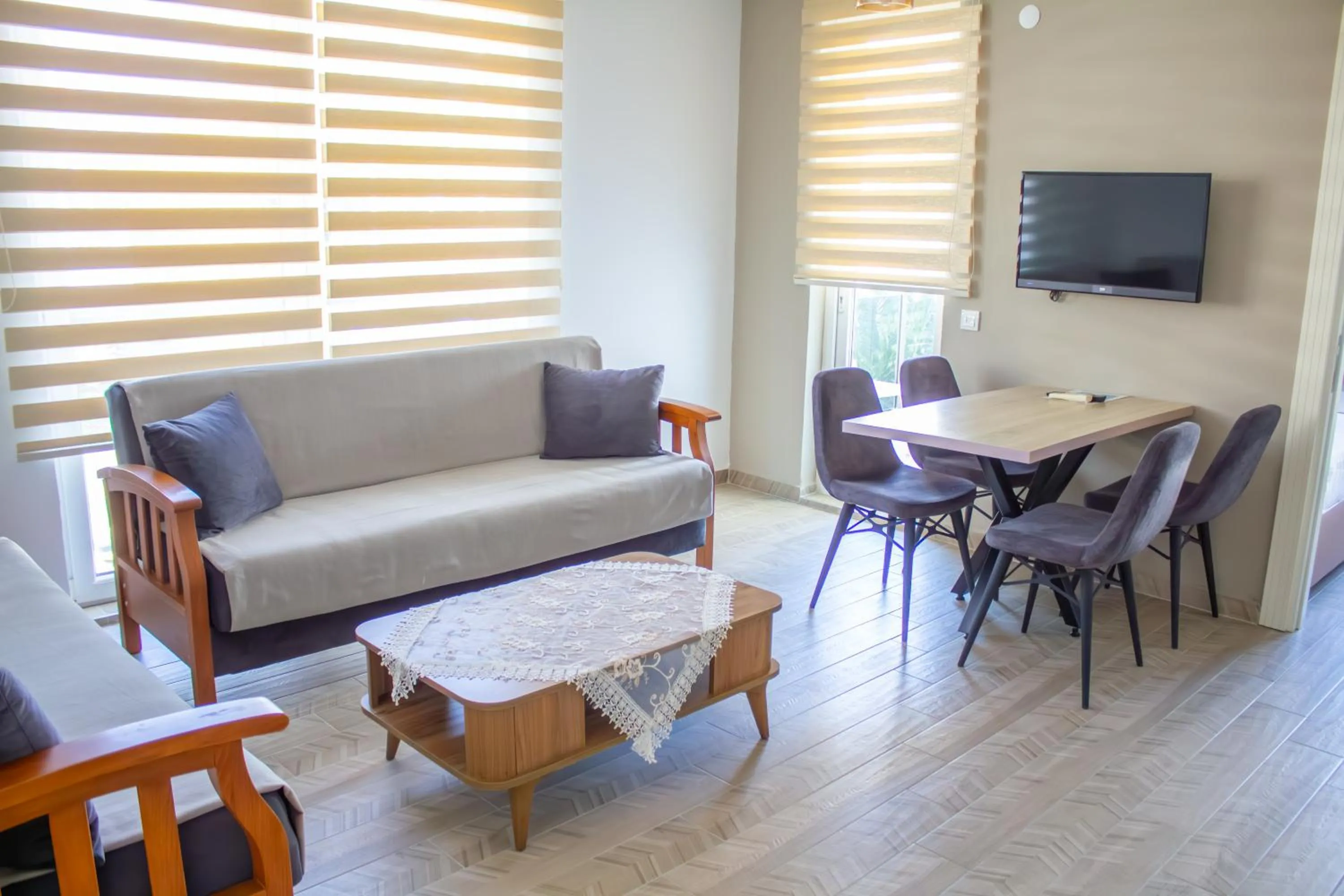 Communal lounge/ TV room in Güden-Pearl