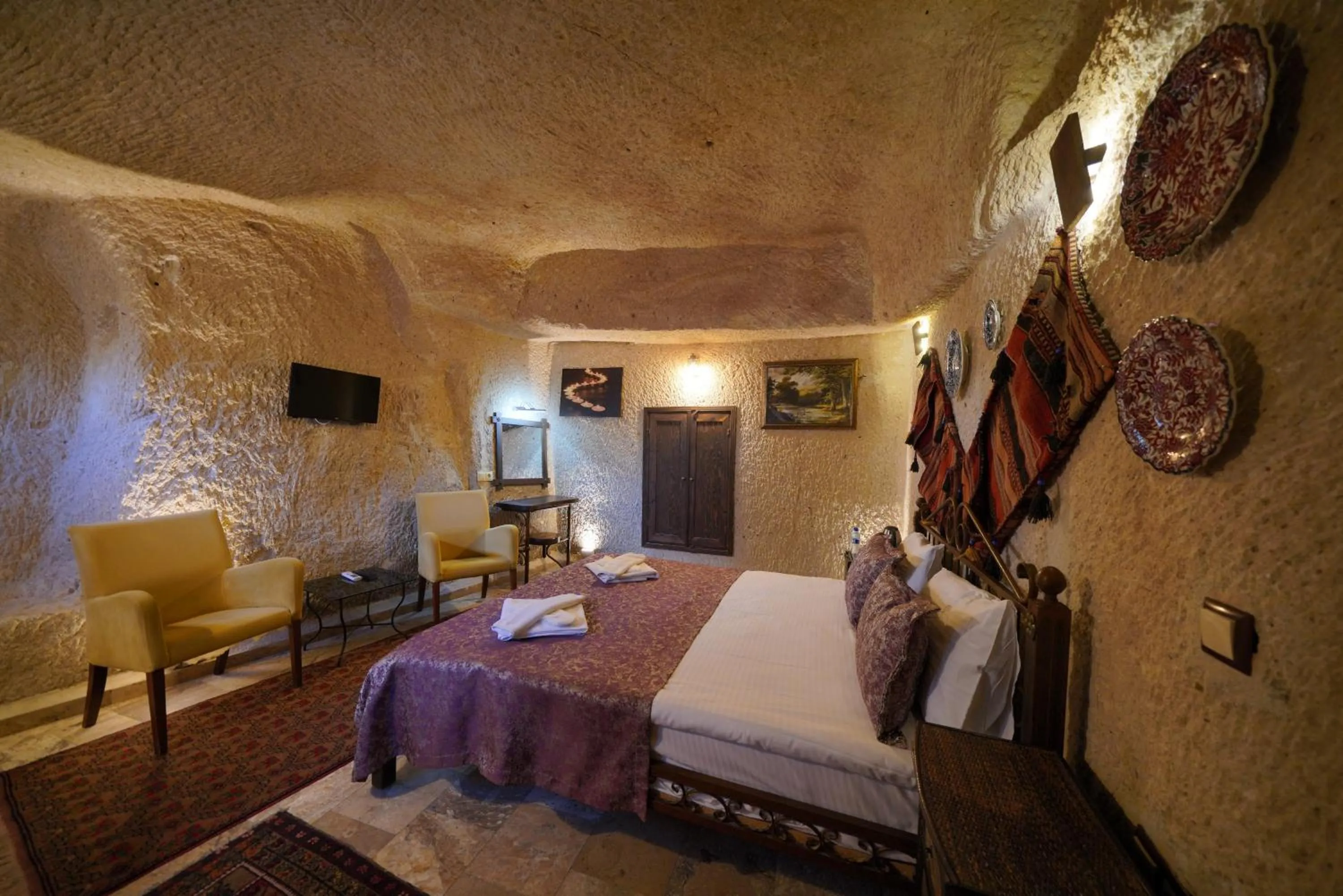 Bed in Emit Cave Hotel