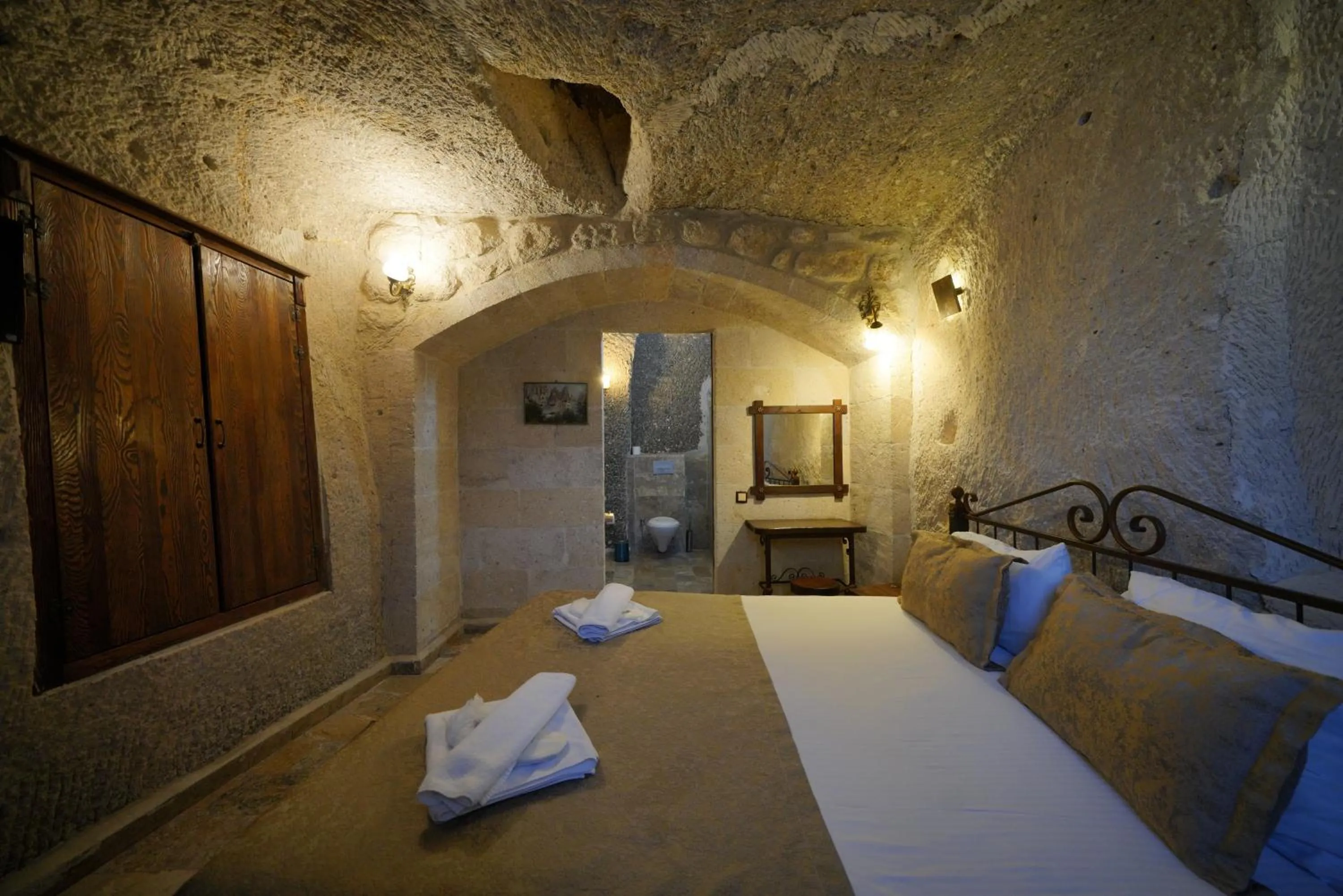 Bed in Emit Cave Hotel