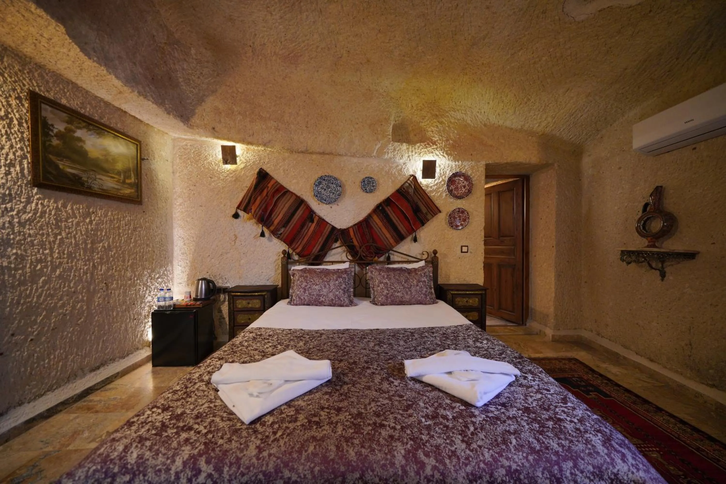 Bed in Emit Cave Hotel