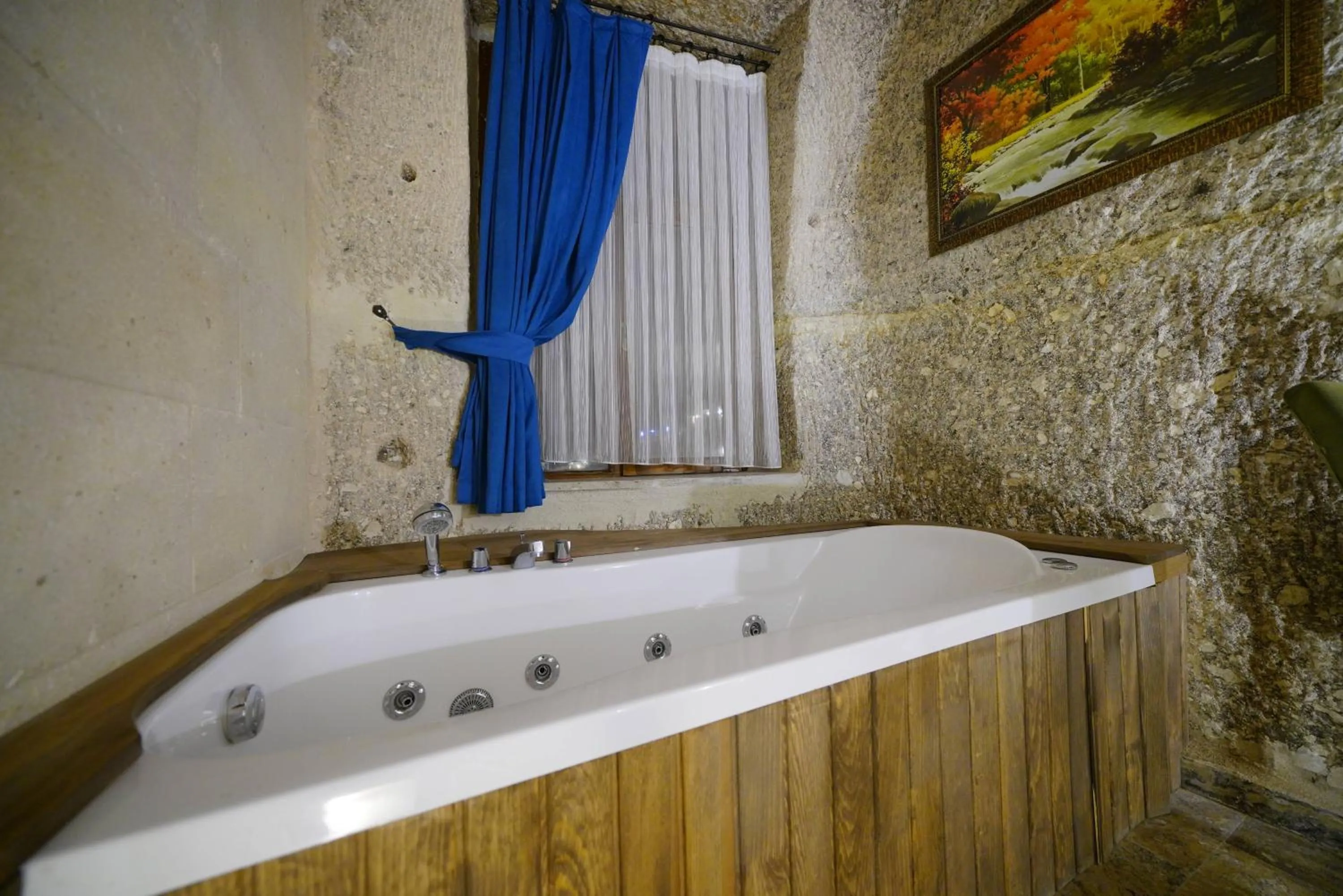 Hot Tub in Emit Cave Hotel