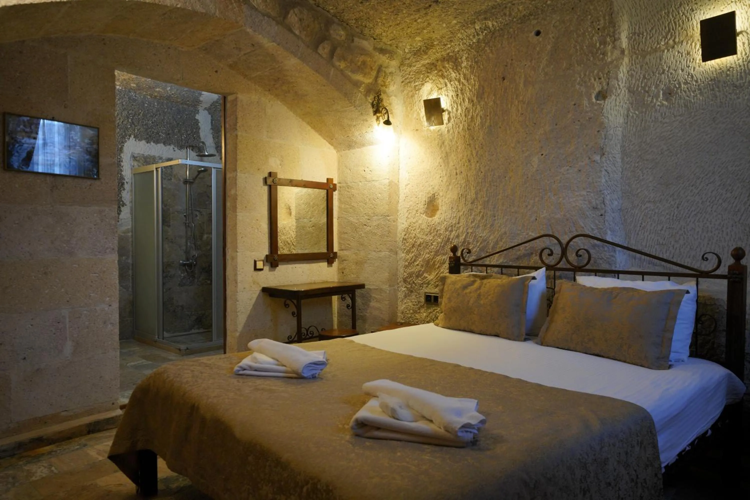 Bed in Emit Cave Hotel
