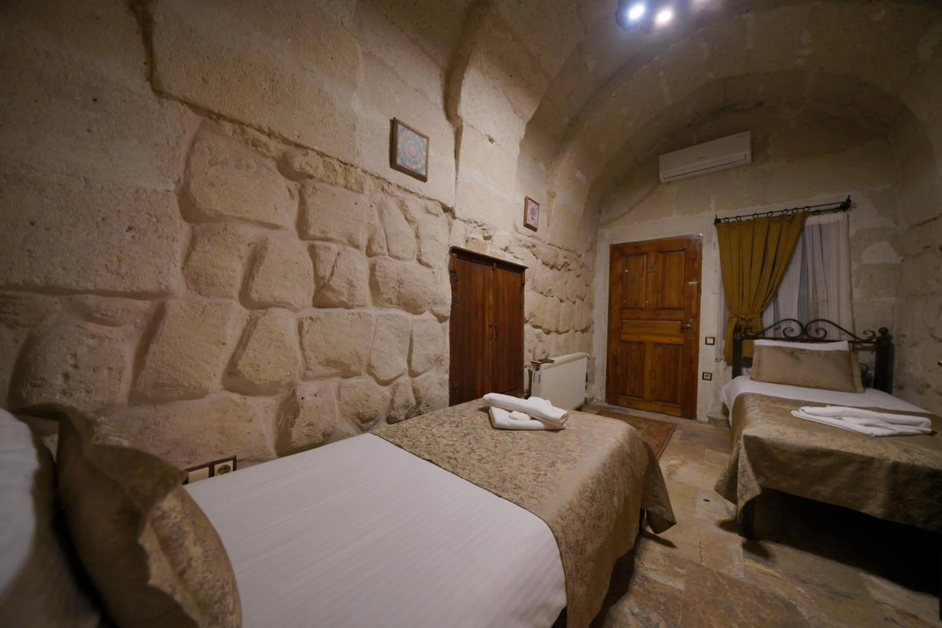 Bed in Emit Cave Hotel