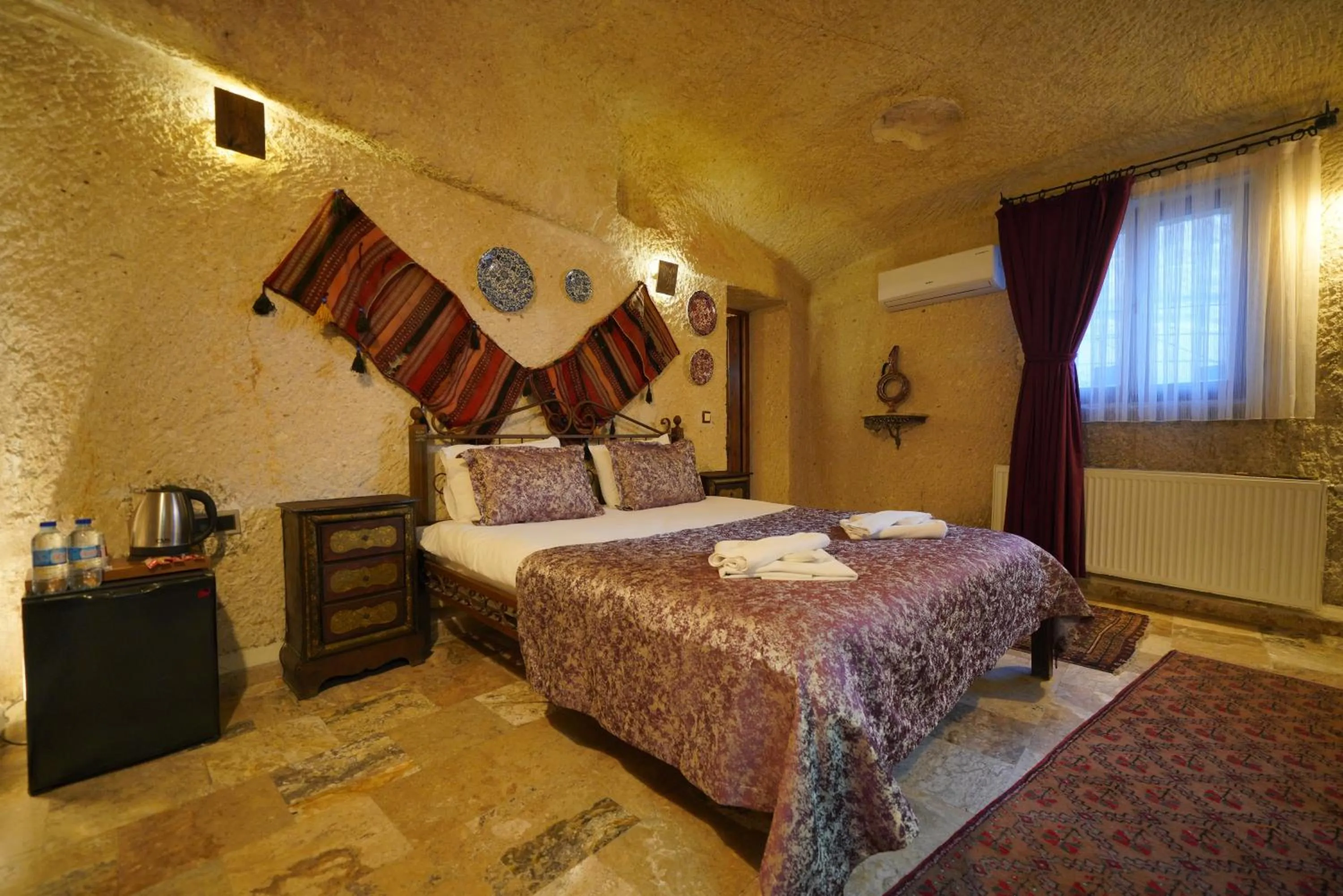 Bed in Emit Cave Hotel