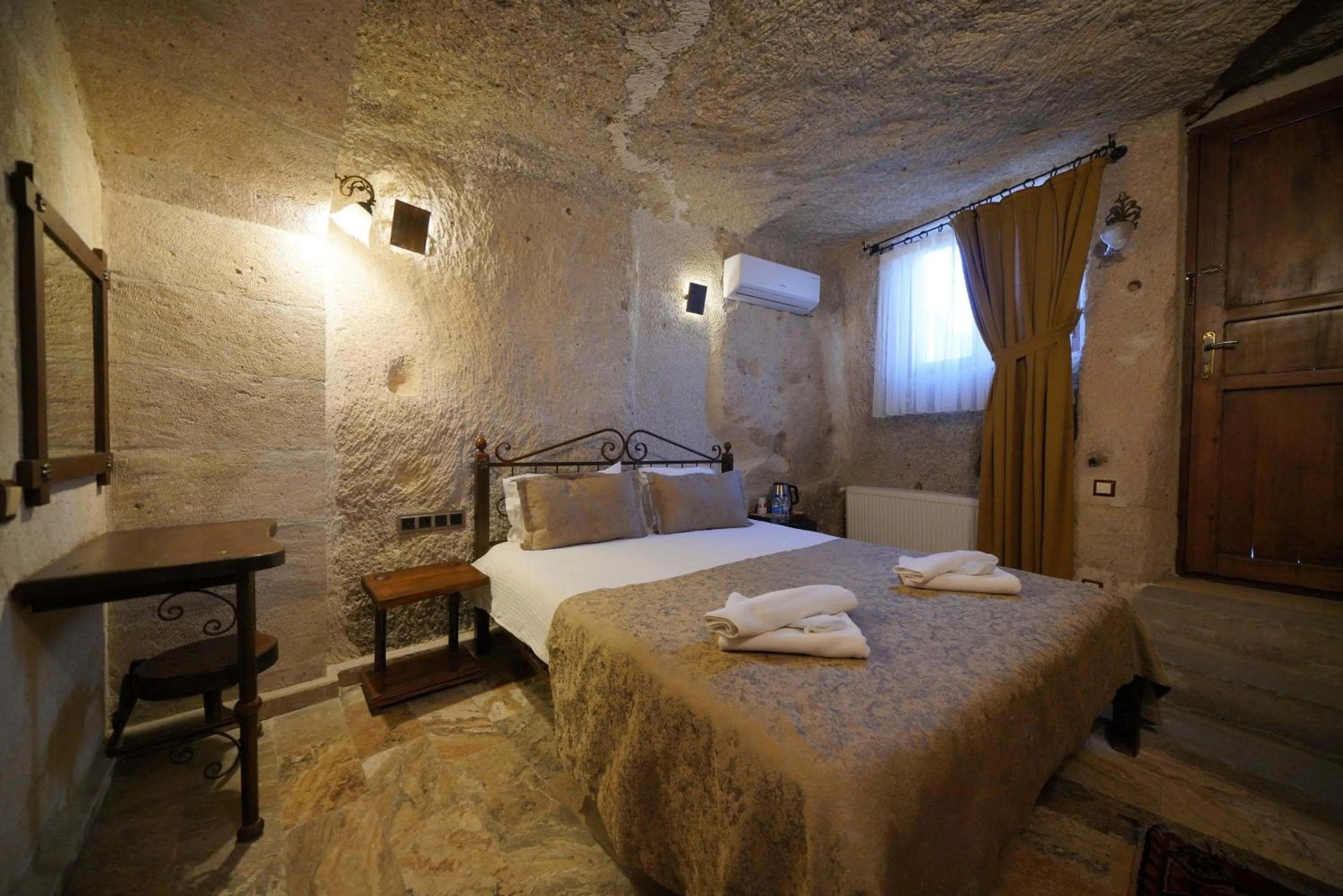 Bed in Emit Cave Hotel