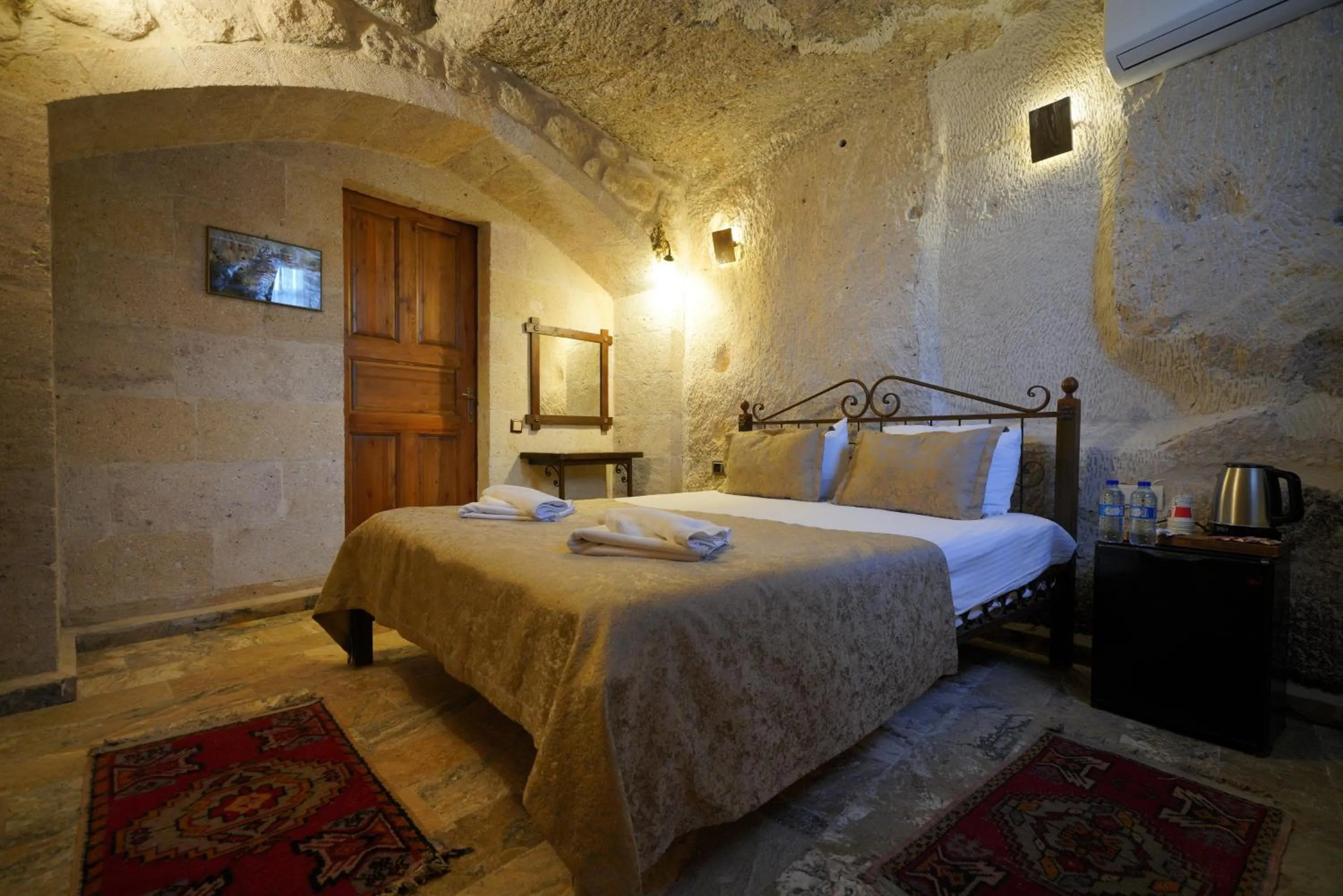 Bed in Emit Cave Hotel