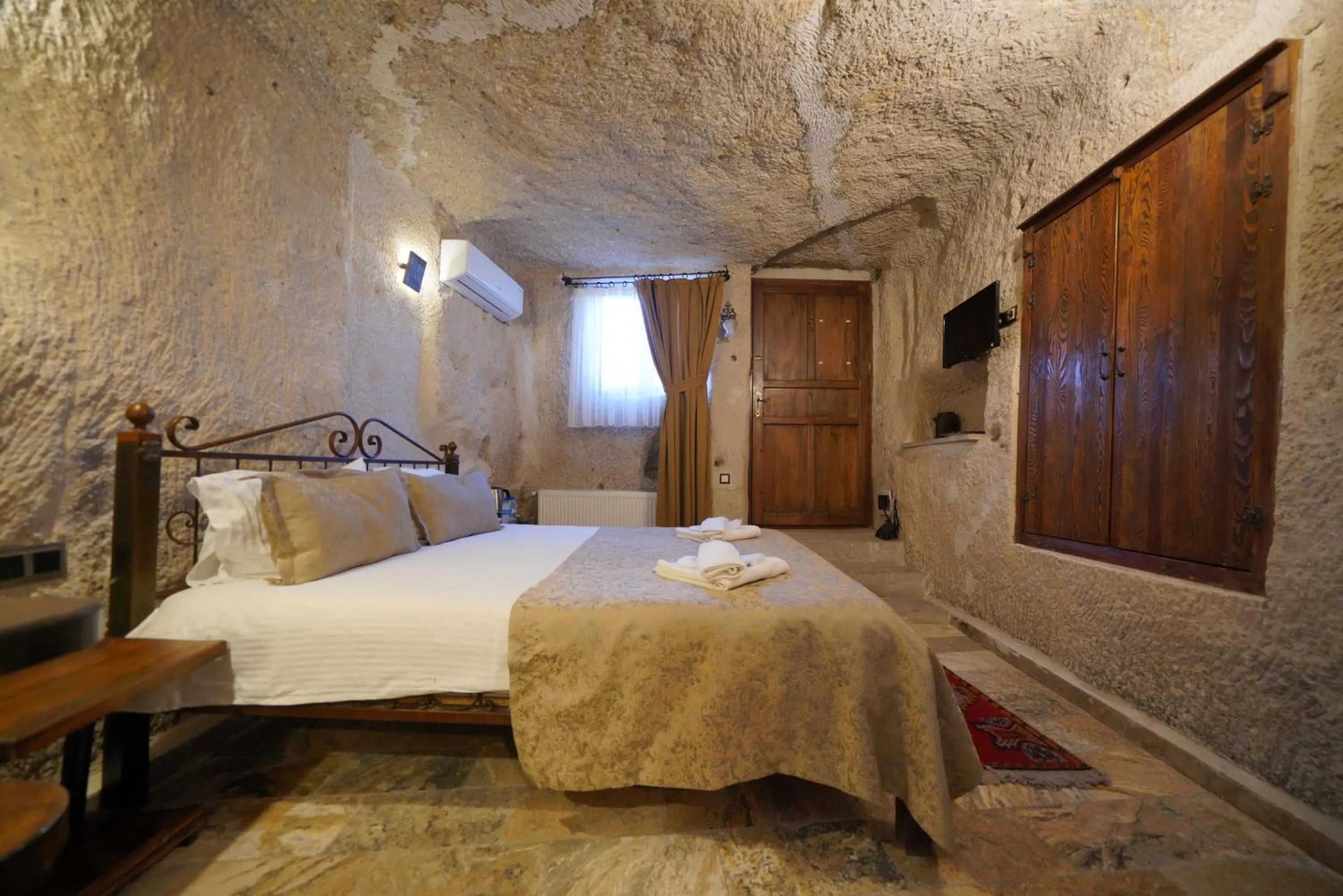Bed in Emit Cave Hotel