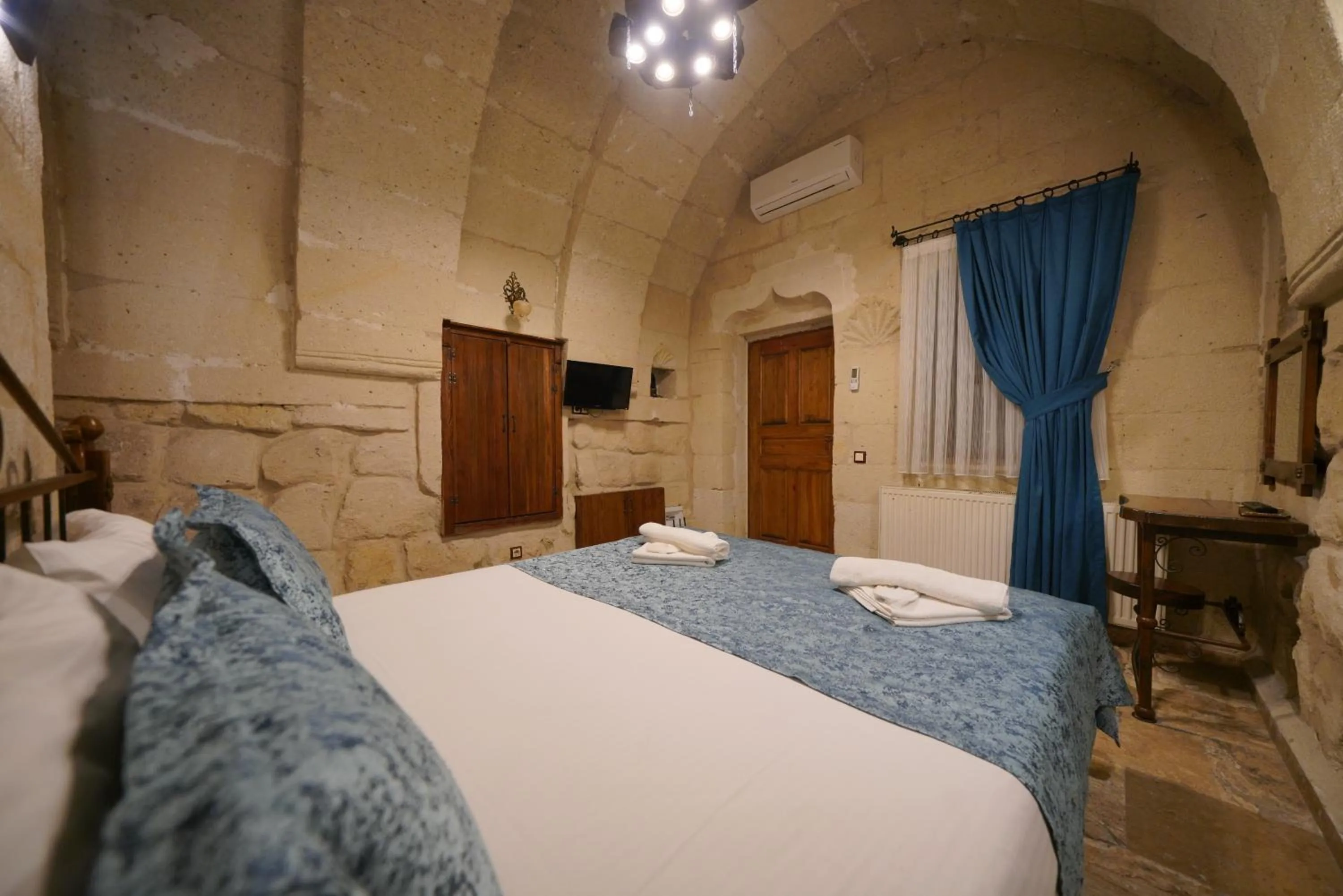 Bed in Emit Cave Hotel