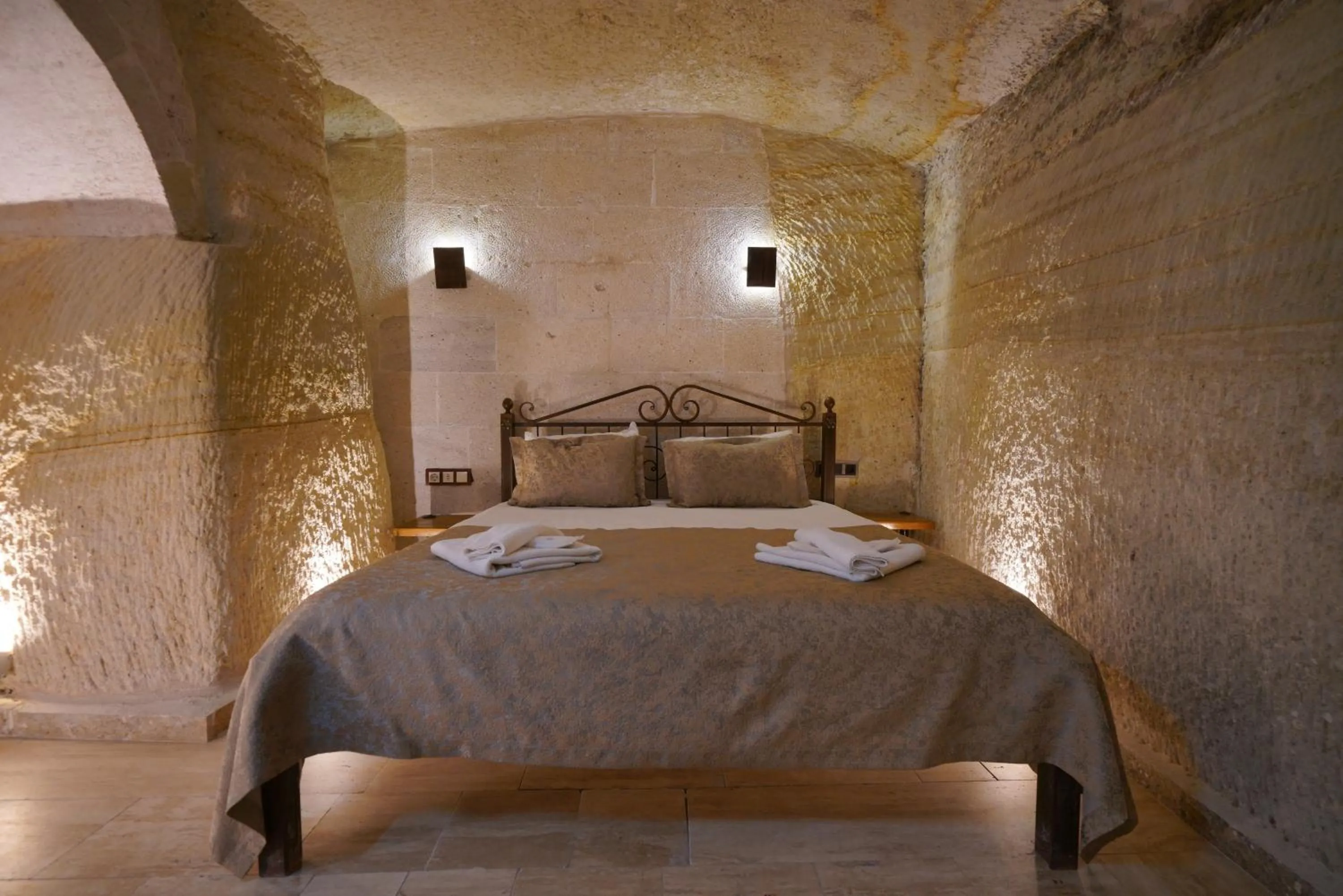 Bed in Emit Cave Hotel