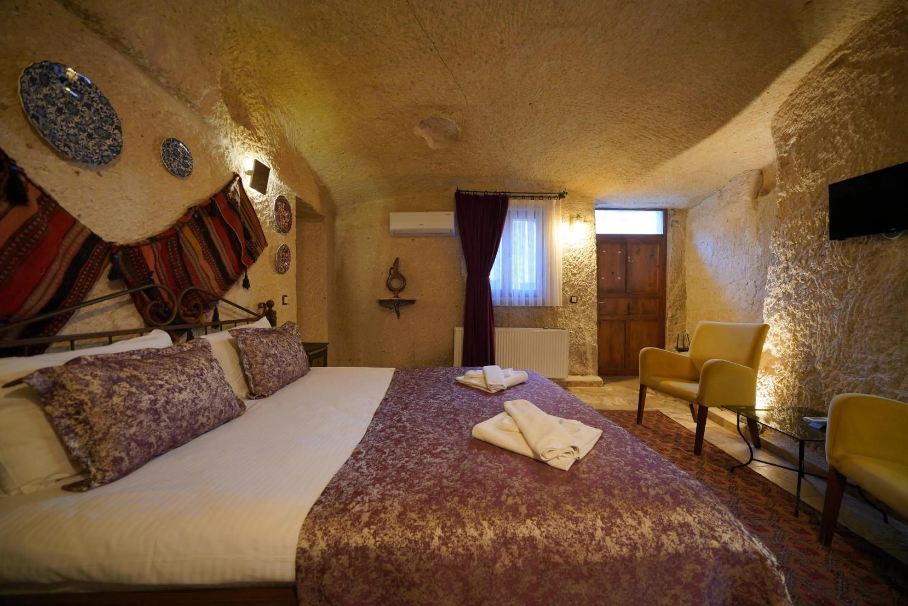 Bed in Emit Cave Hotel