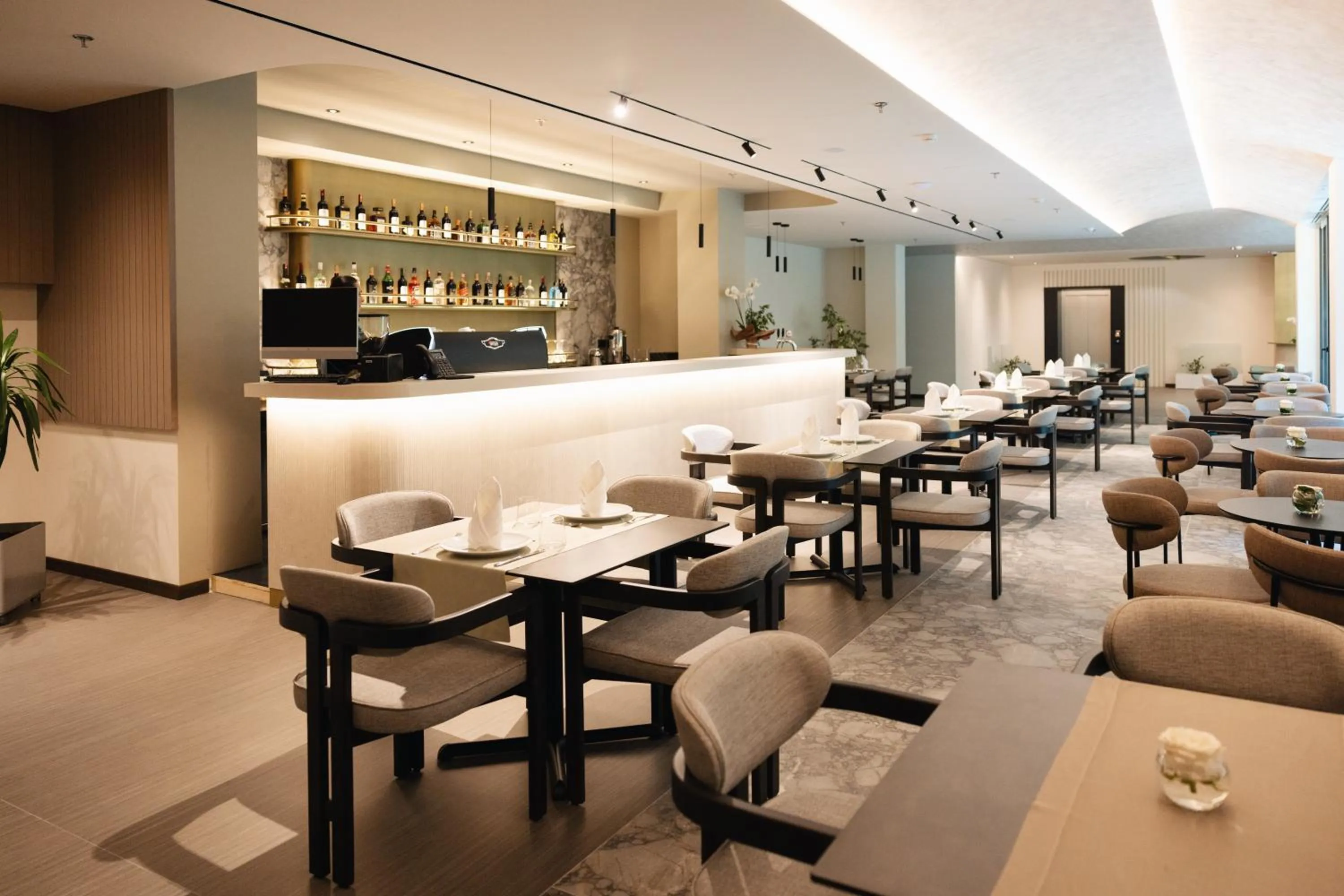 Restaurant/places to eat in Grand Duka Hotel & SPA