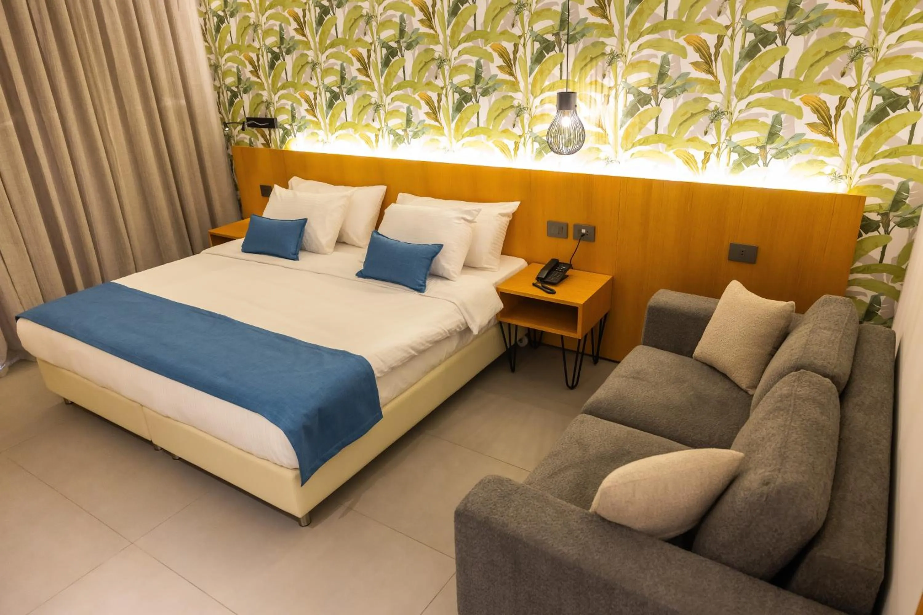 Deluxe King Room in Le Grove Hotel - Superior Boutique