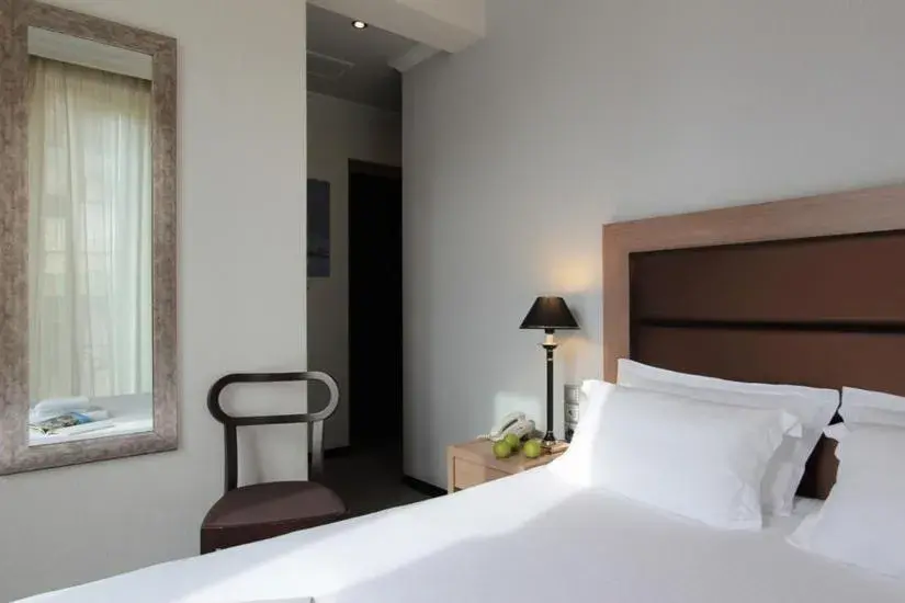 Bed in Athens Lotus Hotel Bed in Athens Lotus Hotel