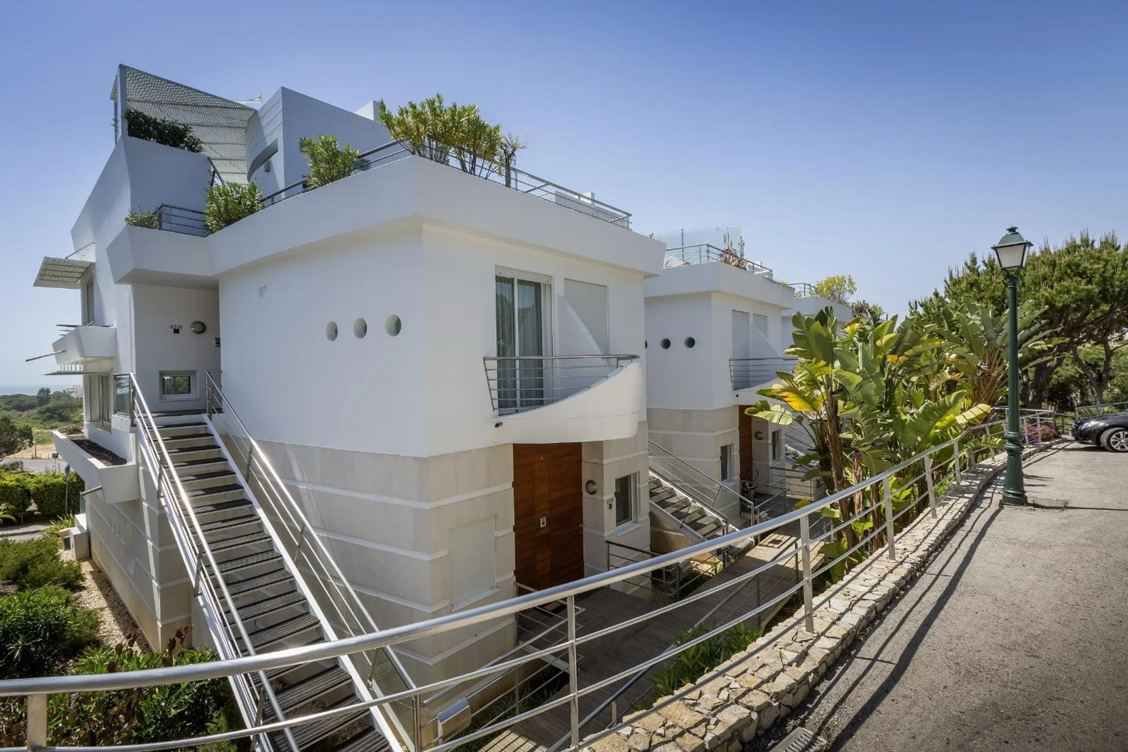 Facade/entrance in Sunny Lounge Apartment