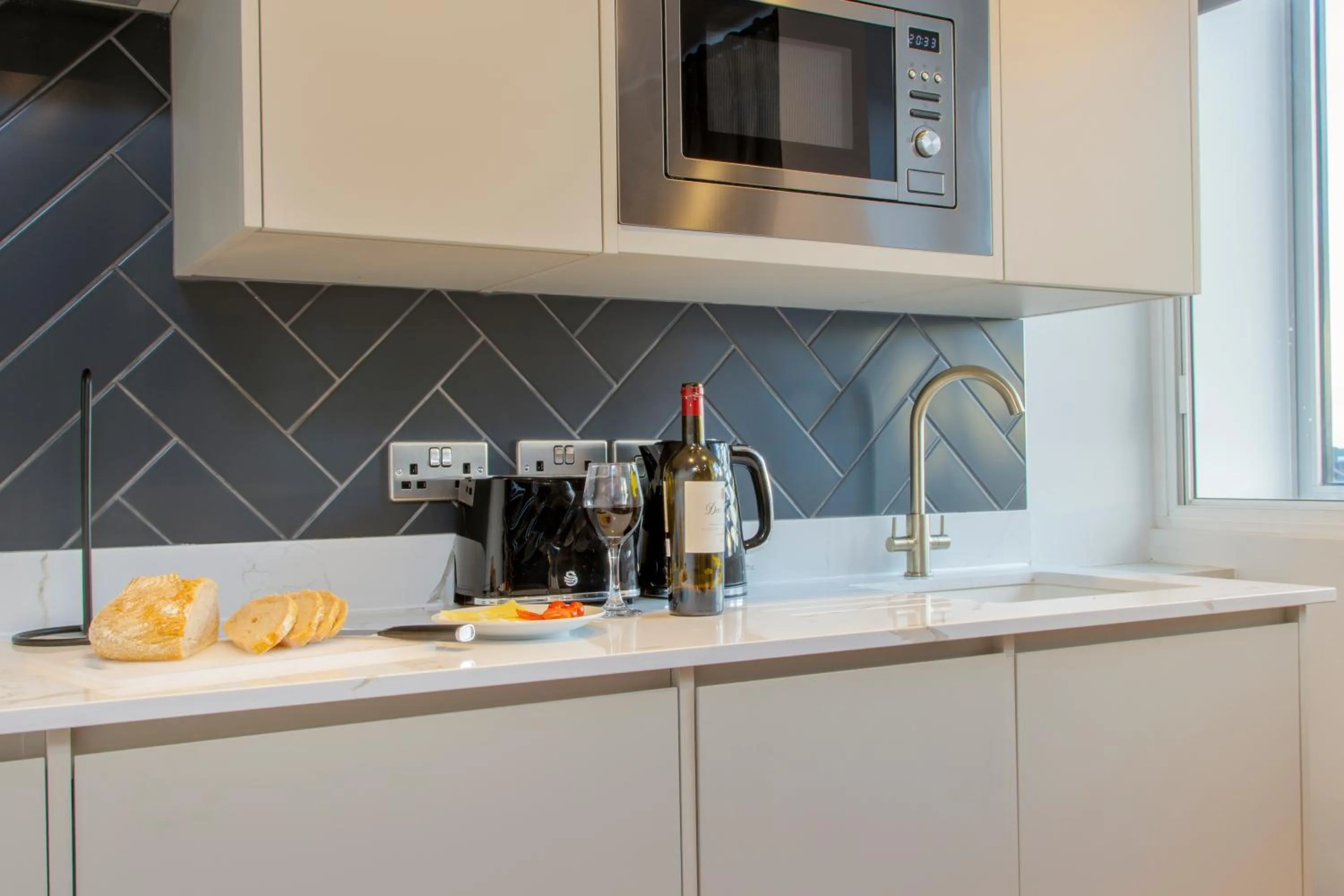 Coffee/tea facilities in Station Suites Aparthotel