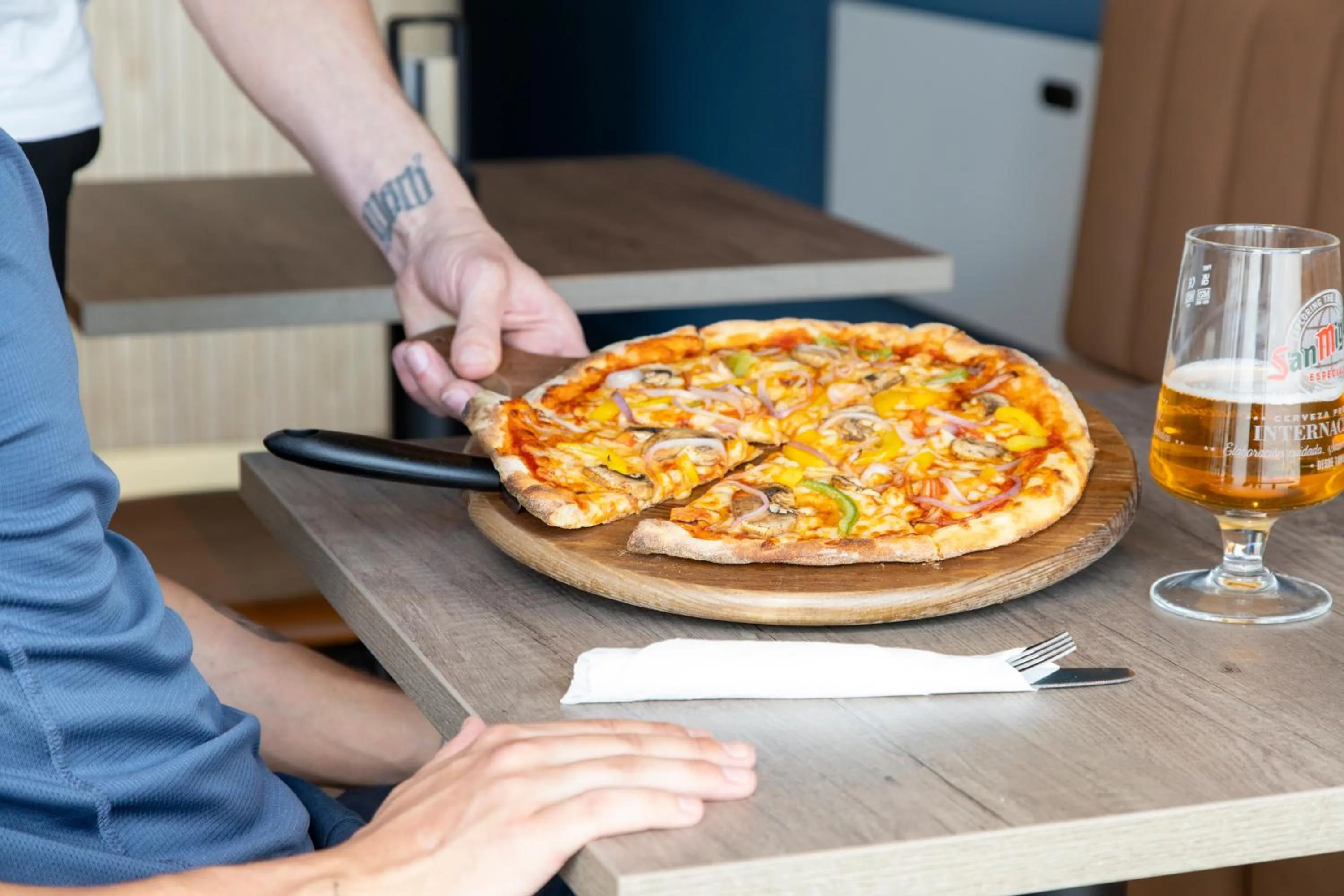 Food and drinks in Station Suites Aparthotel