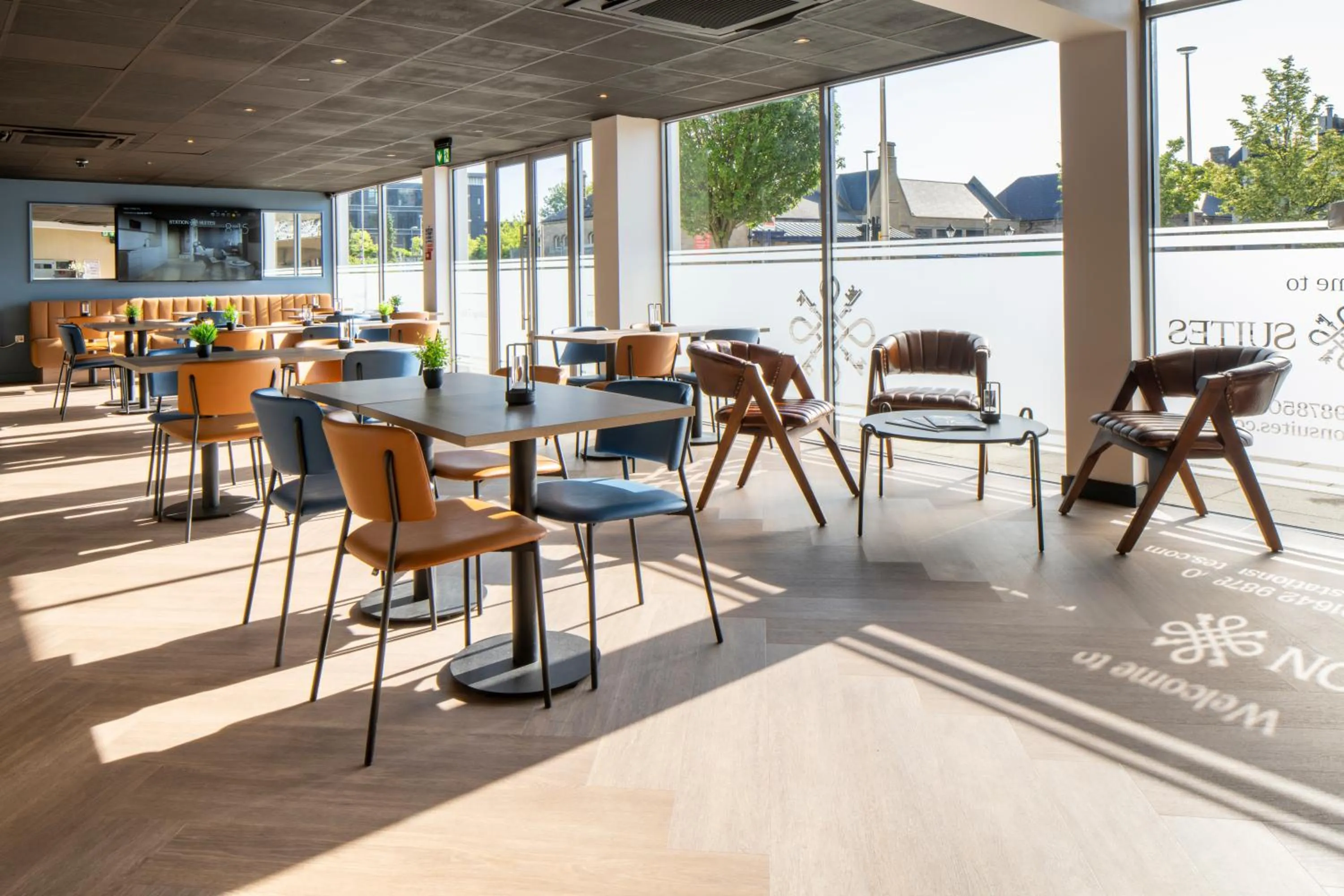 Restaurant/places to eat in Station Suites Aparthotel