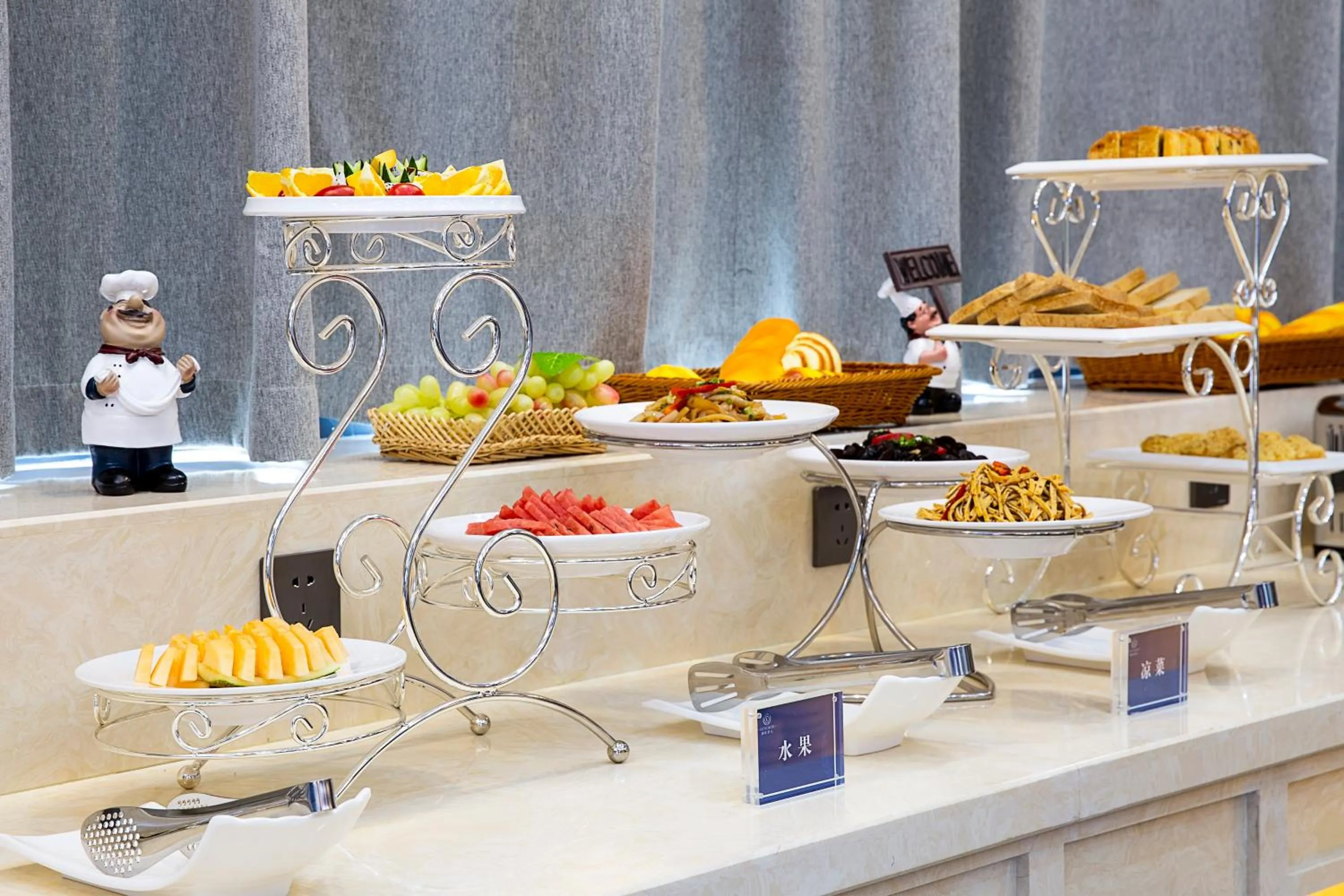 Restaurant/places to eat in LanOu hotel