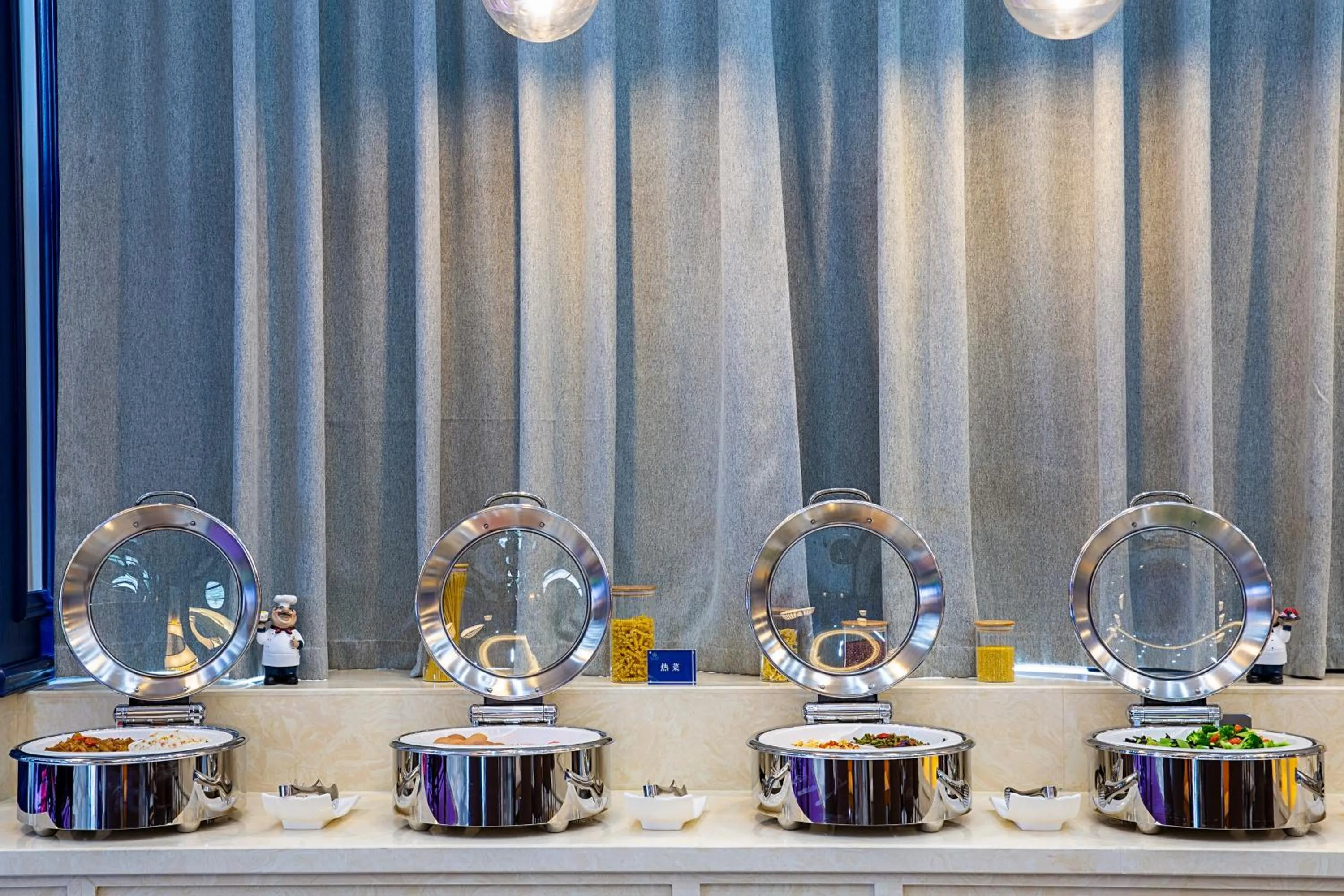 Restaurant/places to eat in LanOu hotel